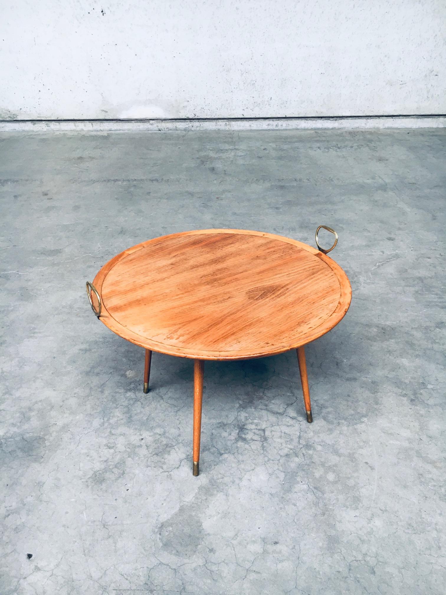 Mesa de centro o auxiliar TRAY de diseño moderno de mediados de siglo, Italia Años 60 Italiano en venta