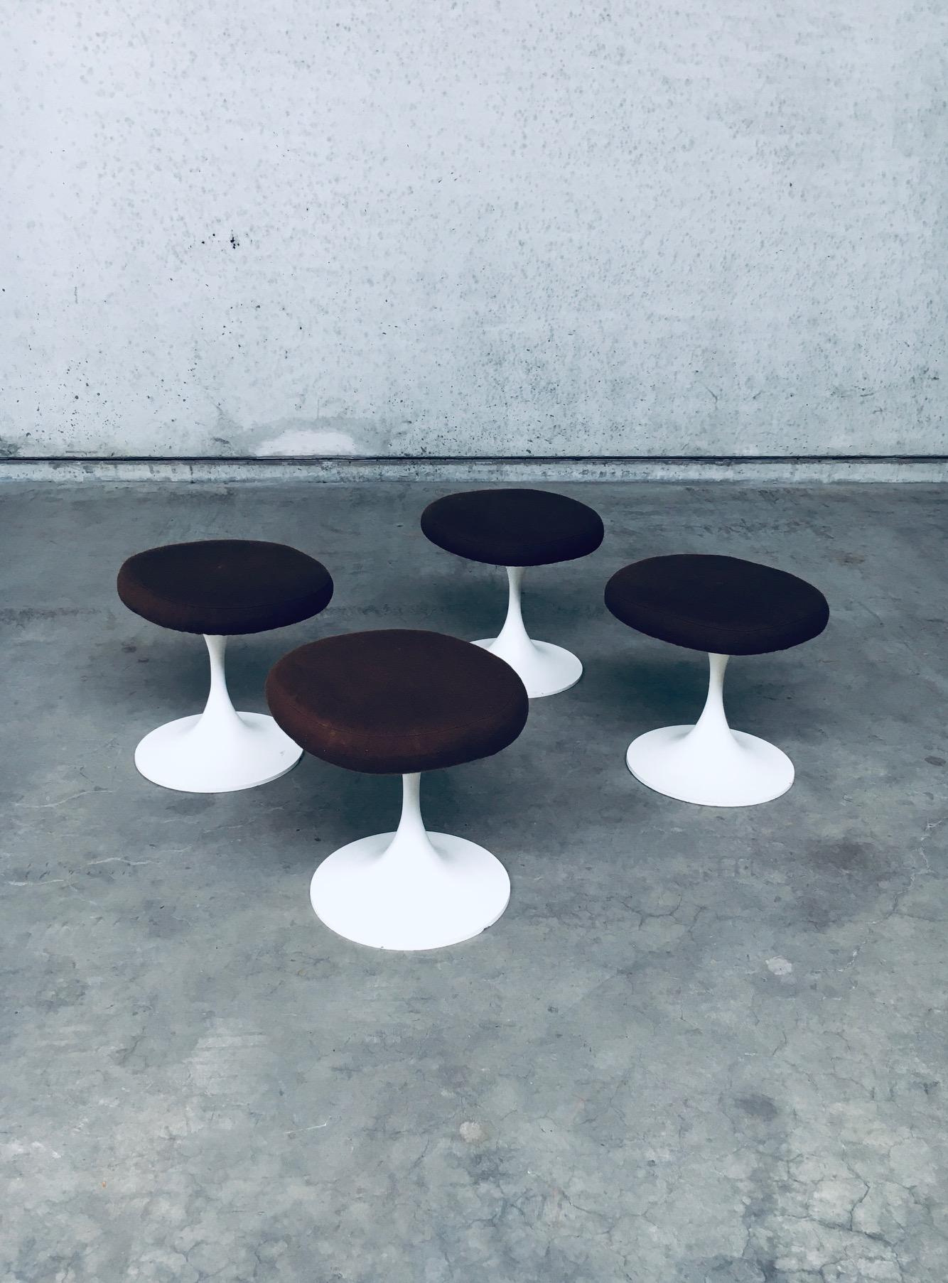 Ensemble de tabourets TULIP Design Modernity du milieu du siècle dernier par Tamburin, Suède, années 1970 Bon état - En vente à Oud-Turnhout, VAN