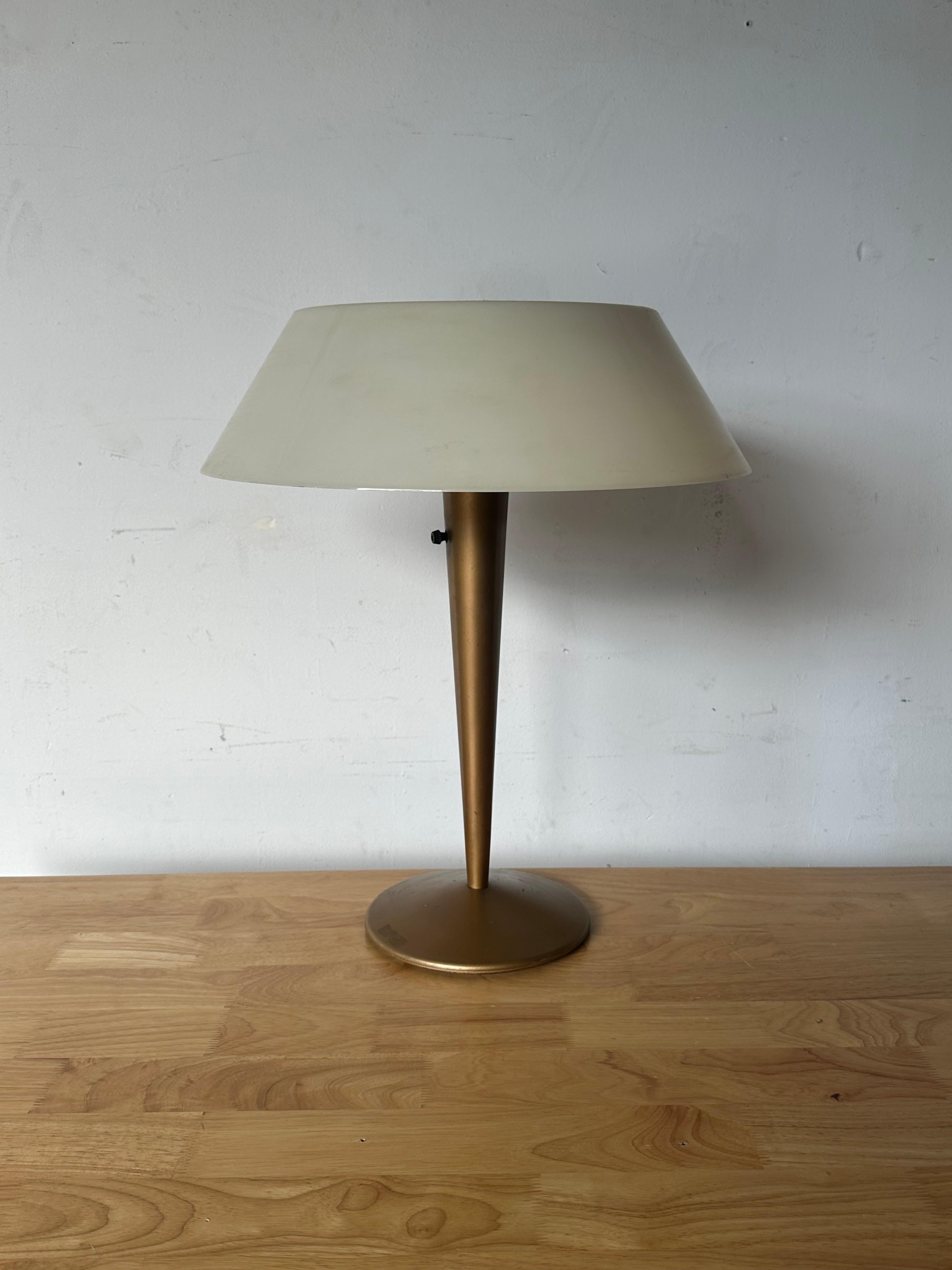 Moderne Schreibtisch- oder Tischlampe aus der Mitte des Jahrhunderts von Gerald Thurston für Lightolier (Metall) im Angebot