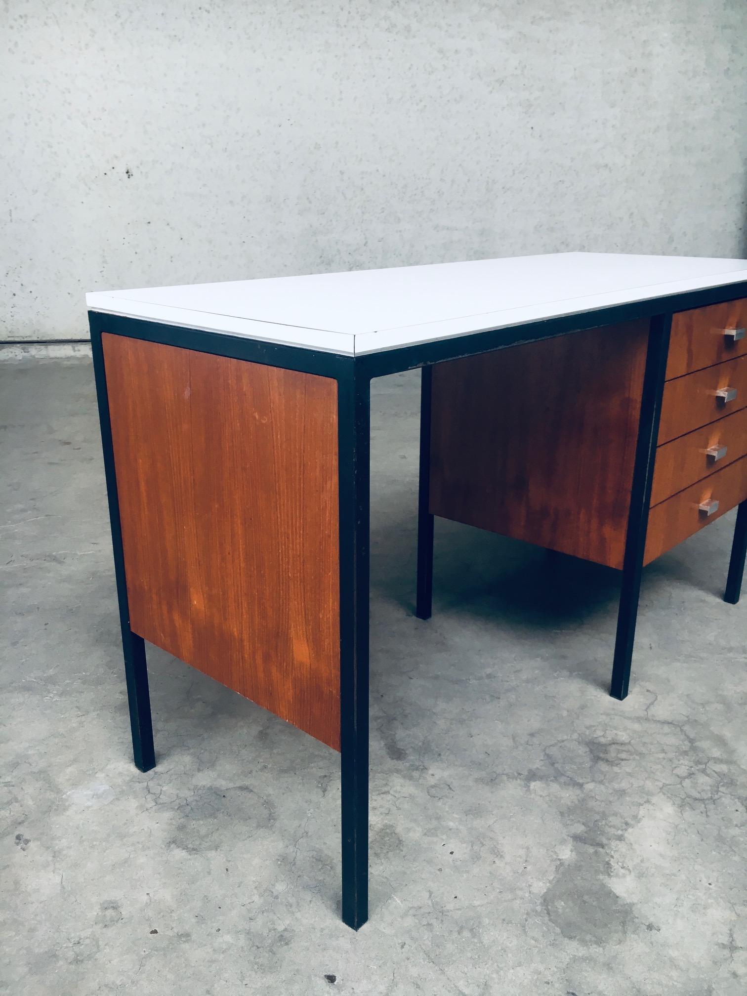 Mid-Century Modern Dutch Design Desk, Netherlands, 1960's For Sale 7