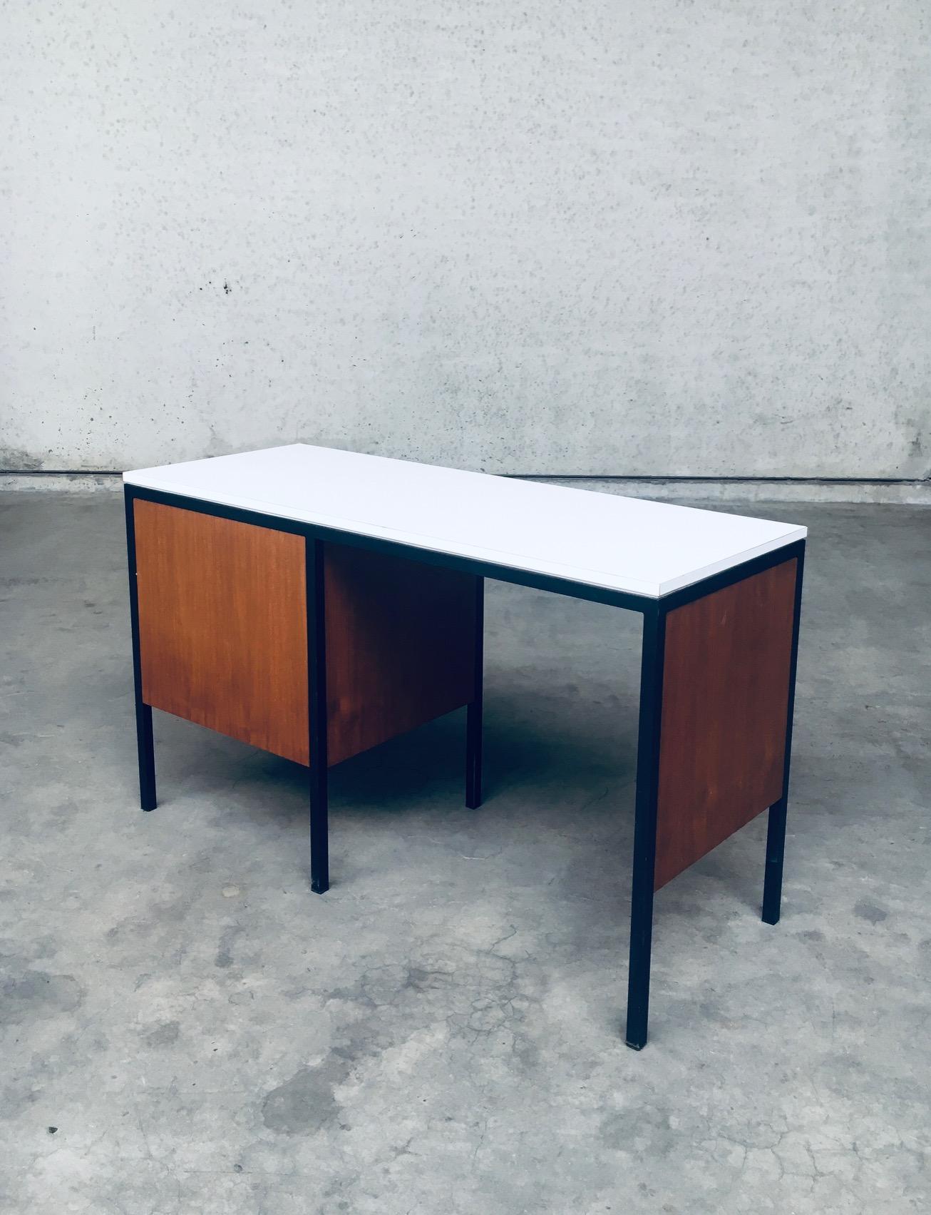 Mid-Century Modern Dutch Design Desk, Netherlands, 1960's For Sale 8