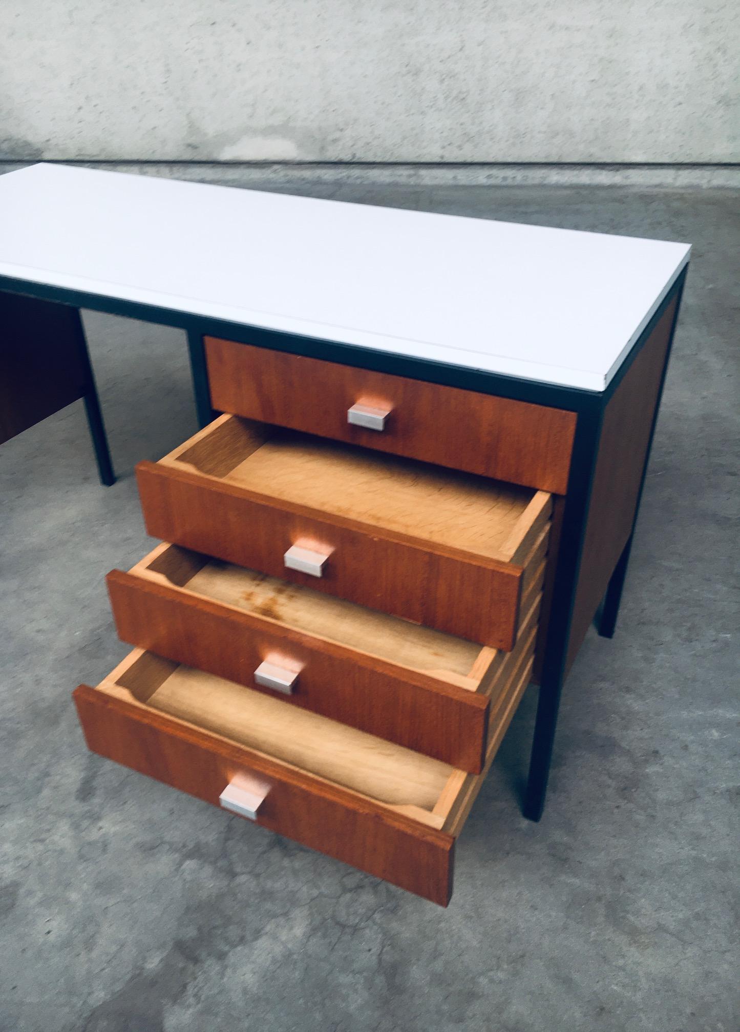 Mid-Century Modern Dutch Design Desk, Netherlands, 1960's For Sale 13