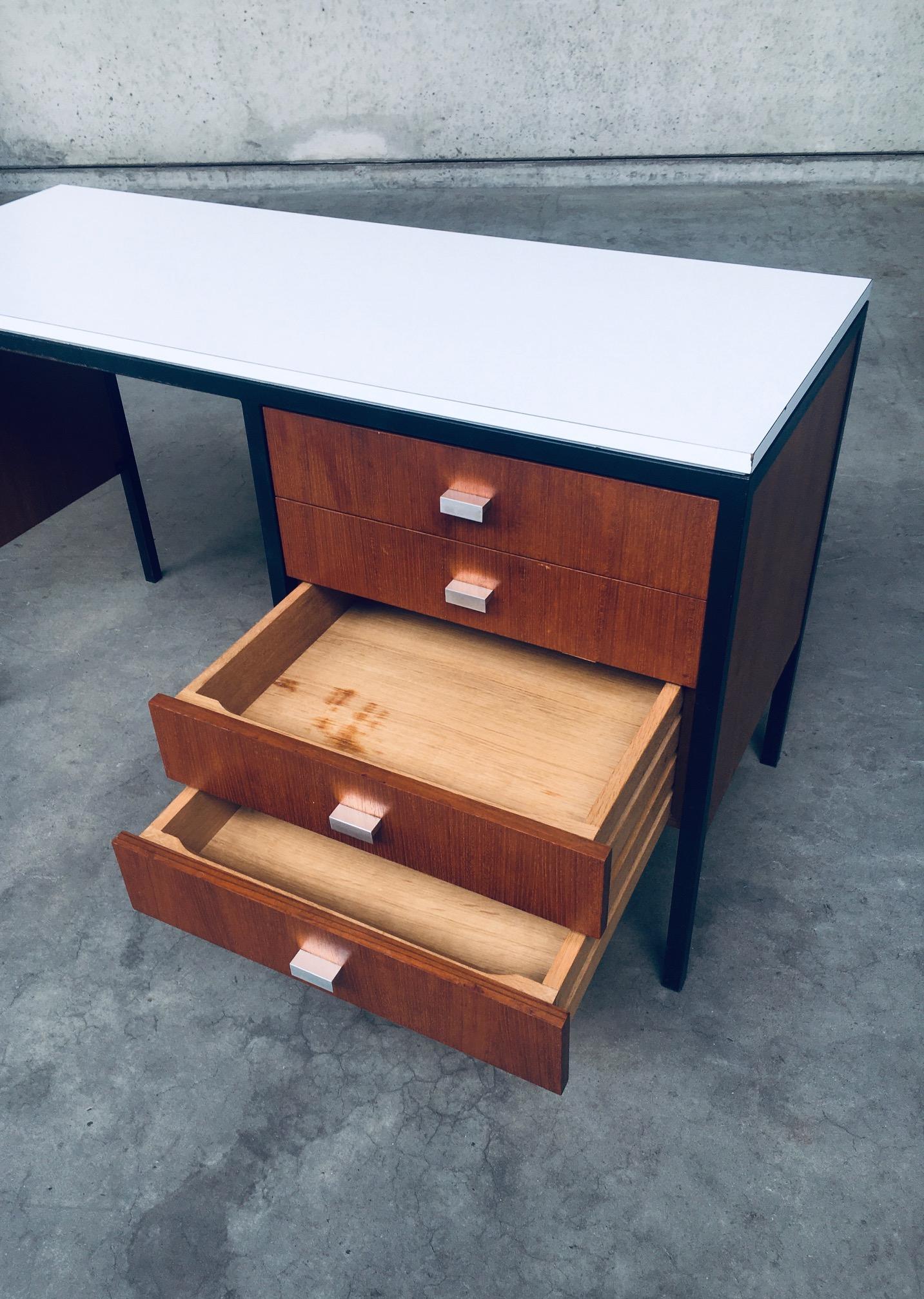 Mid-Century Modern Dutch Design Desk, Netherlands, 1960's For Sale 14
