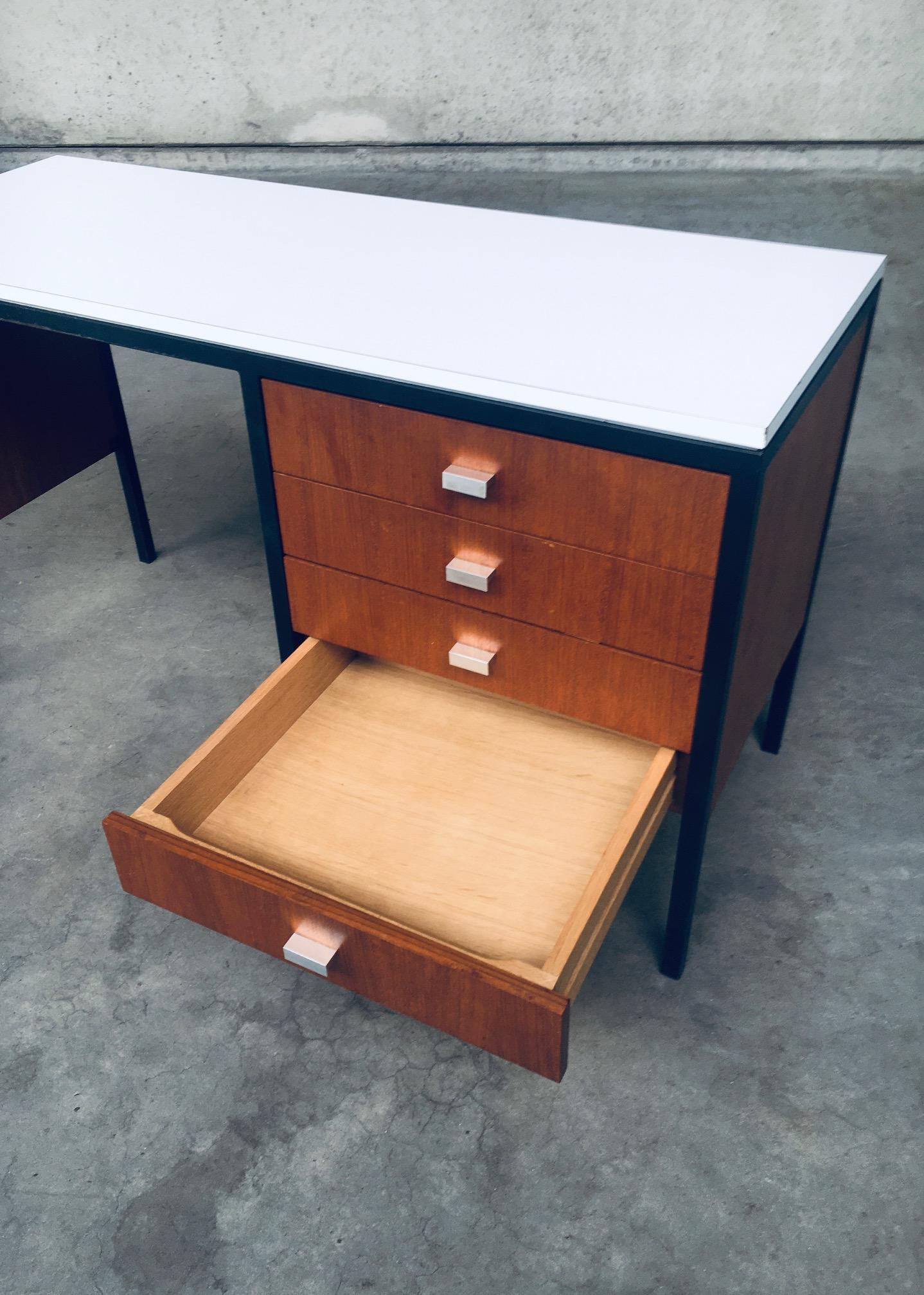 Mid-Century Modern Dutch Design Desk, Netherlands, 1960's For Sale 15