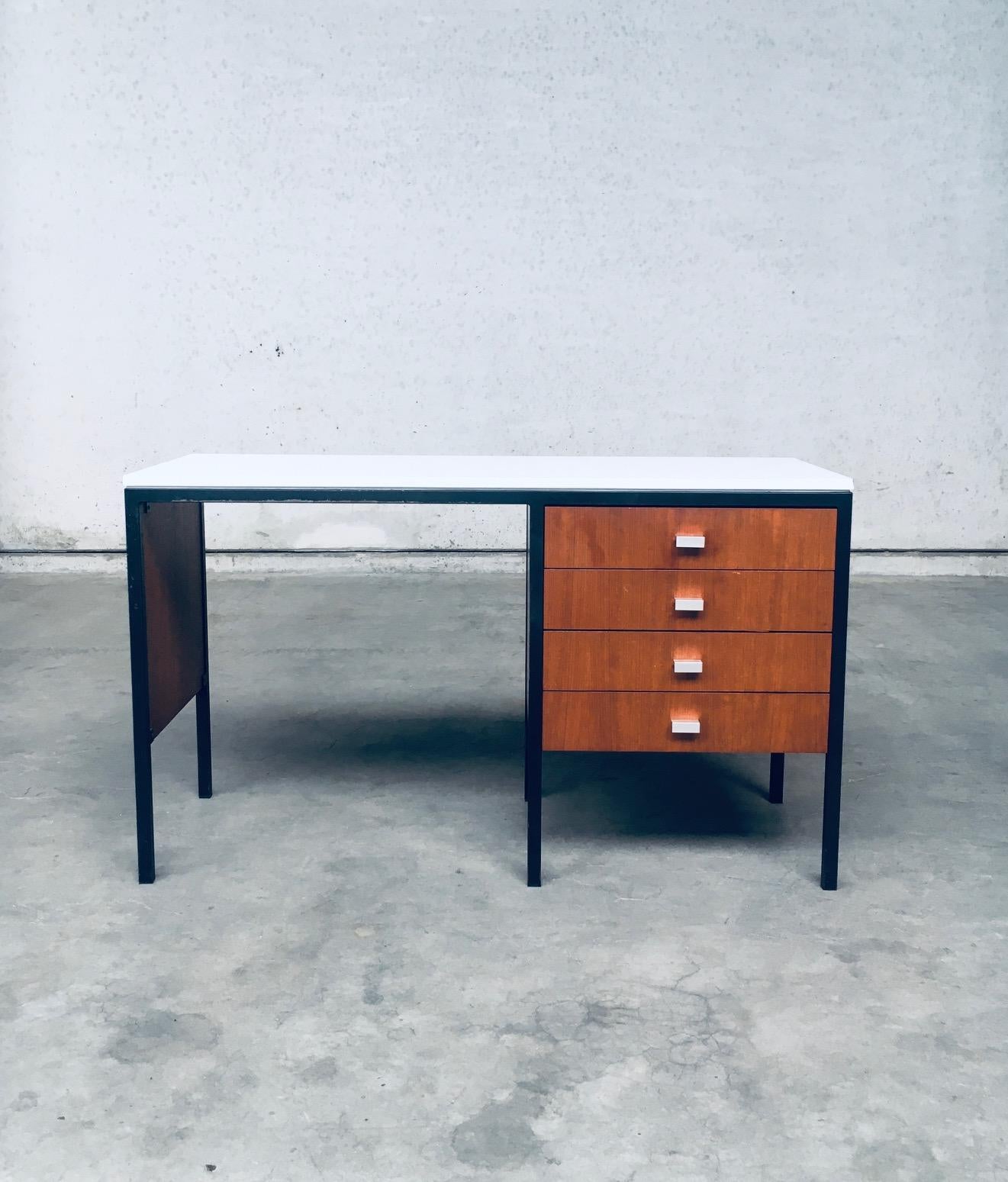 Mid-Century Modern Dutch Design Desk, Netherlands, 1960's In Good Condition For Sale In Oud-Turnhout, VAN