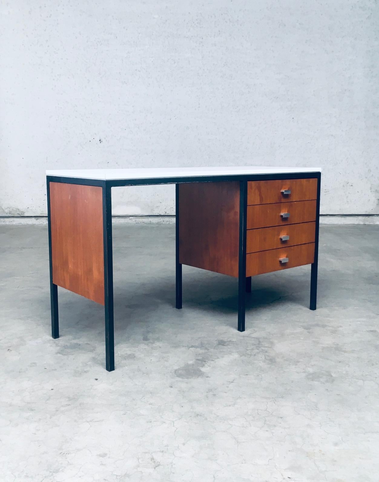 Mid-Century Modern Dutch Design Desk, Netherlands, 1960's For Sale 1