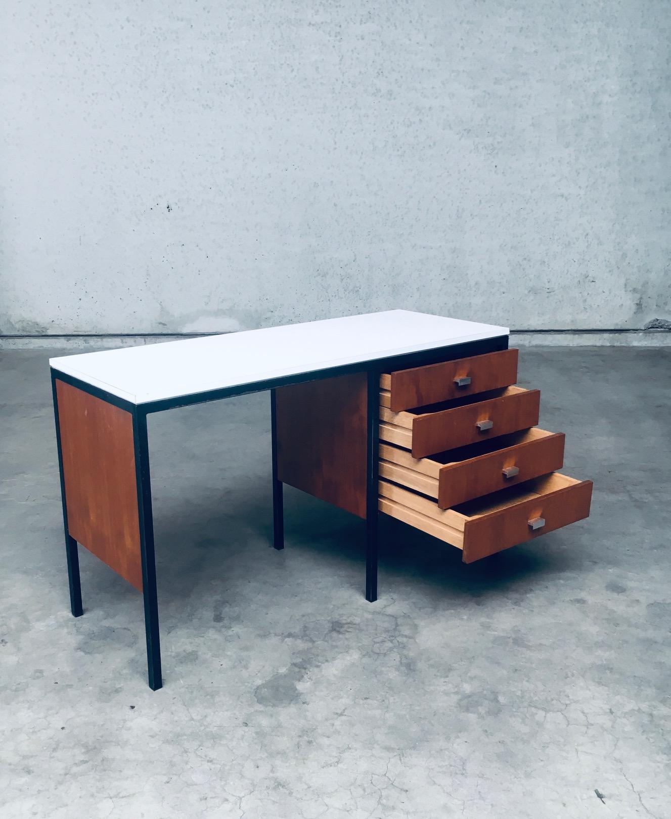 Mid-Century Modern Dutch Design Desk, Netherlands, 1960's For Sale 2