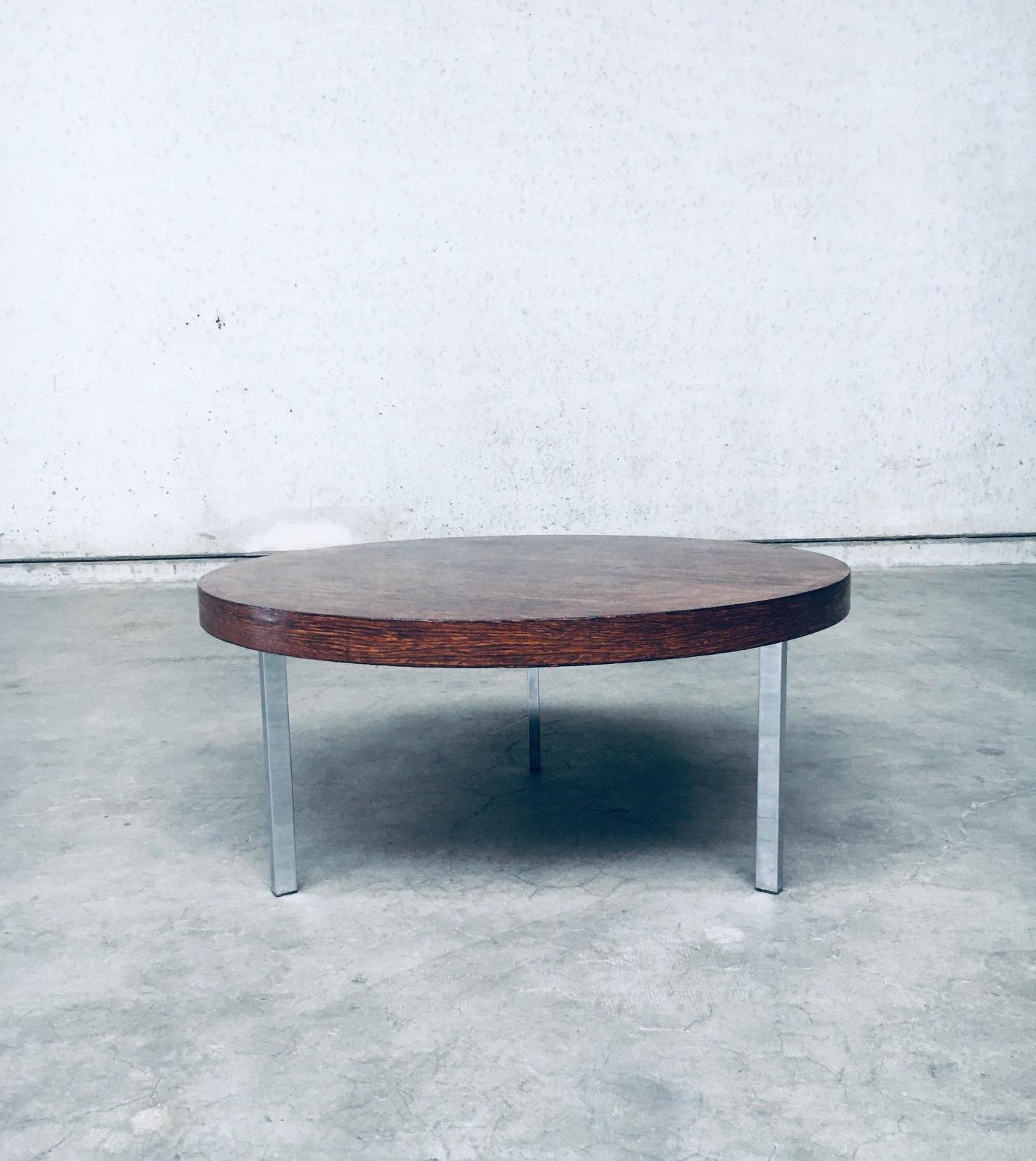 Métal Table basse tripode design néerlandais moderne du milieu du siècle dernier, Pays-Bas, années 1960 en vente