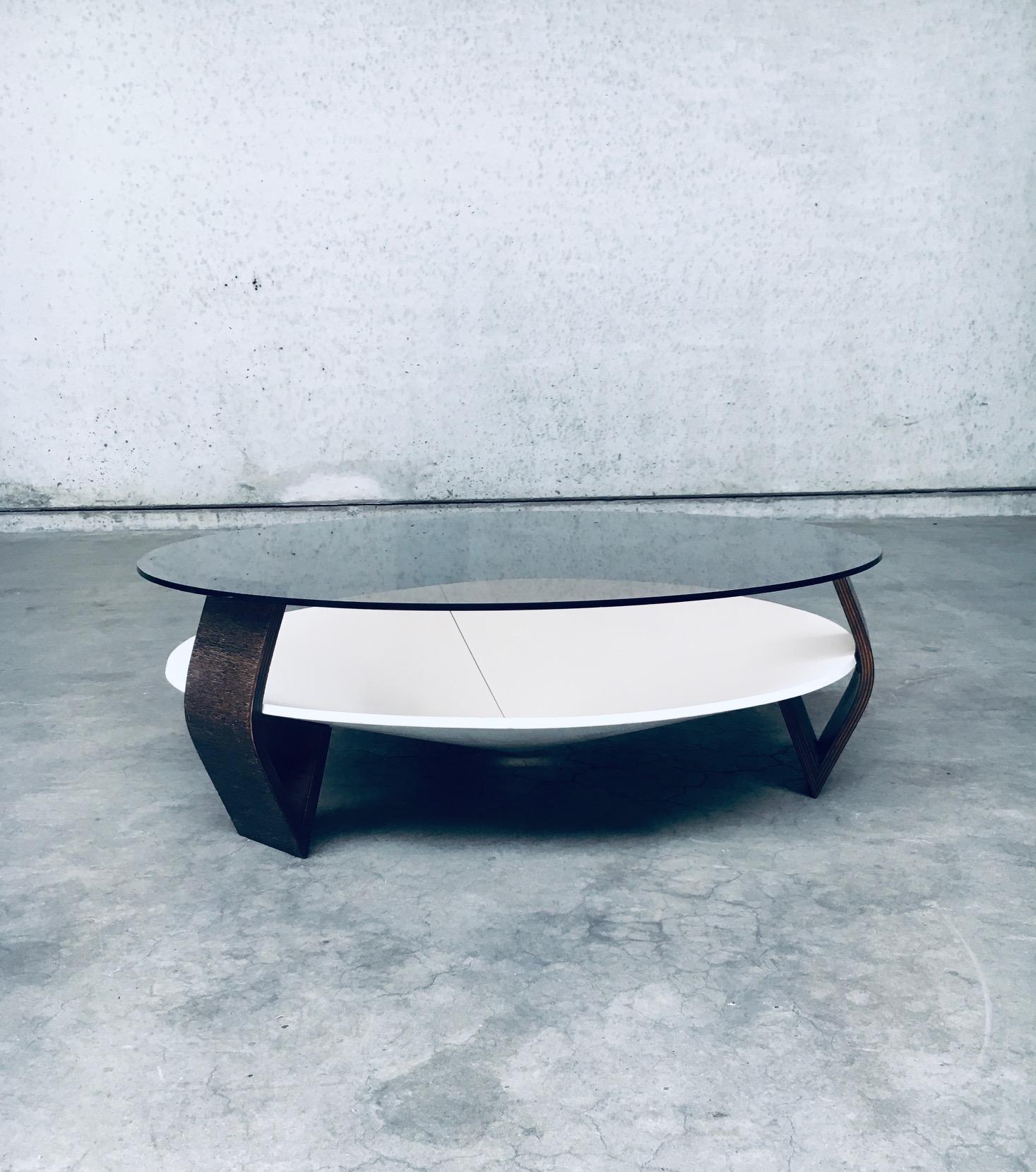 Midcentury Modern Dutch Design Wenge & Smoke Glass Couchtisch im Zustand „Gut“ im Angebot in Oud-Turnhout, VAN