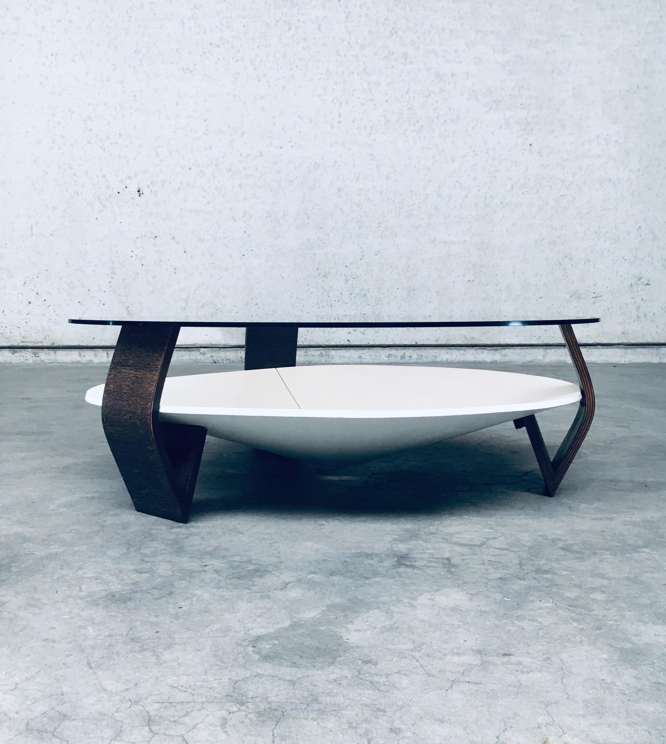 Midcentury Modern Dutch Design Wenge & Smoke Glass Couchtisch (Mitte des 20. Jahrhunderts) im Angebot