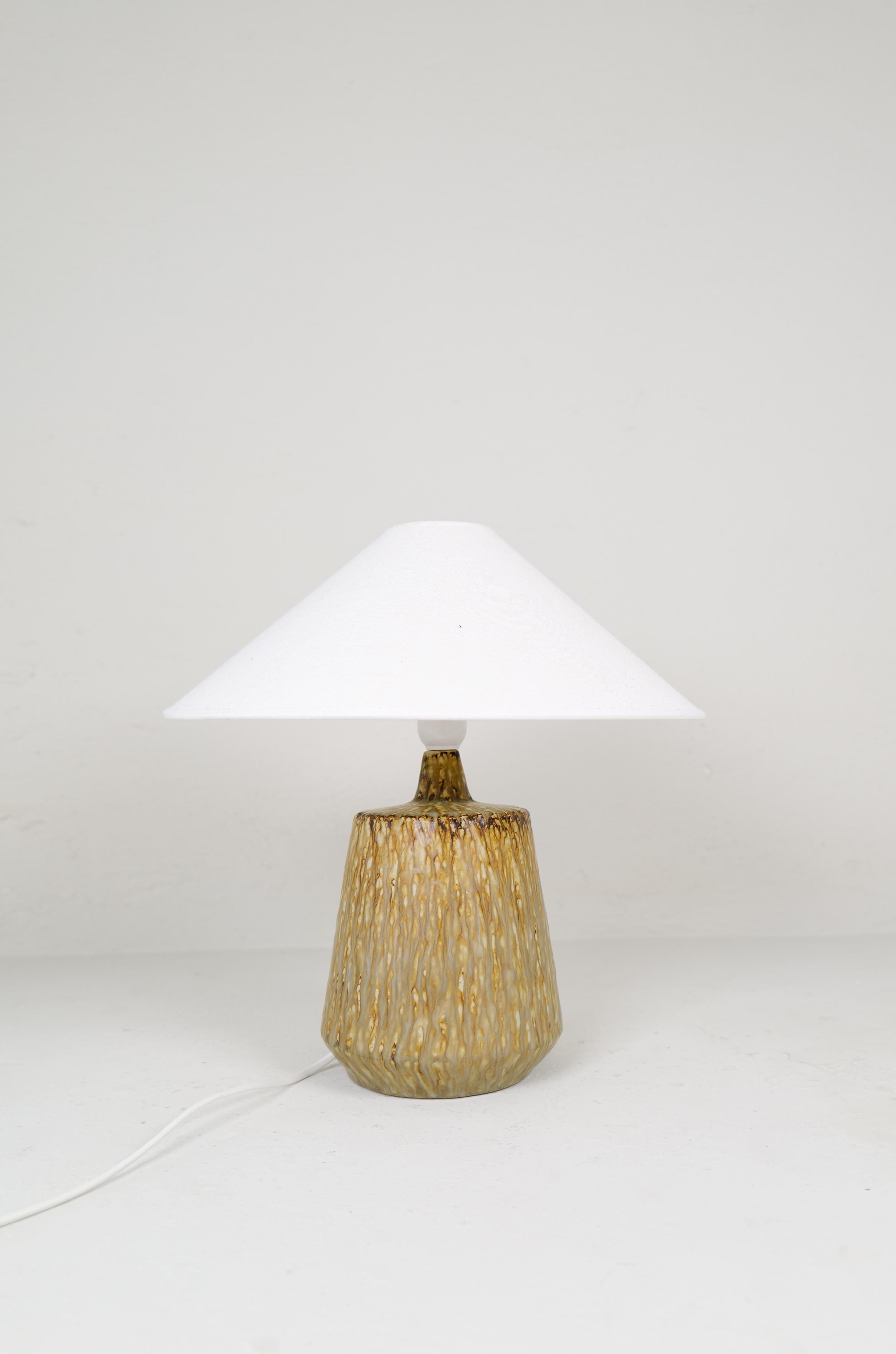 Lampe de table moderne du milieu du siècle en céramique de couleur terre Gunnar Nylund Rörstrand, Suède en vente 2