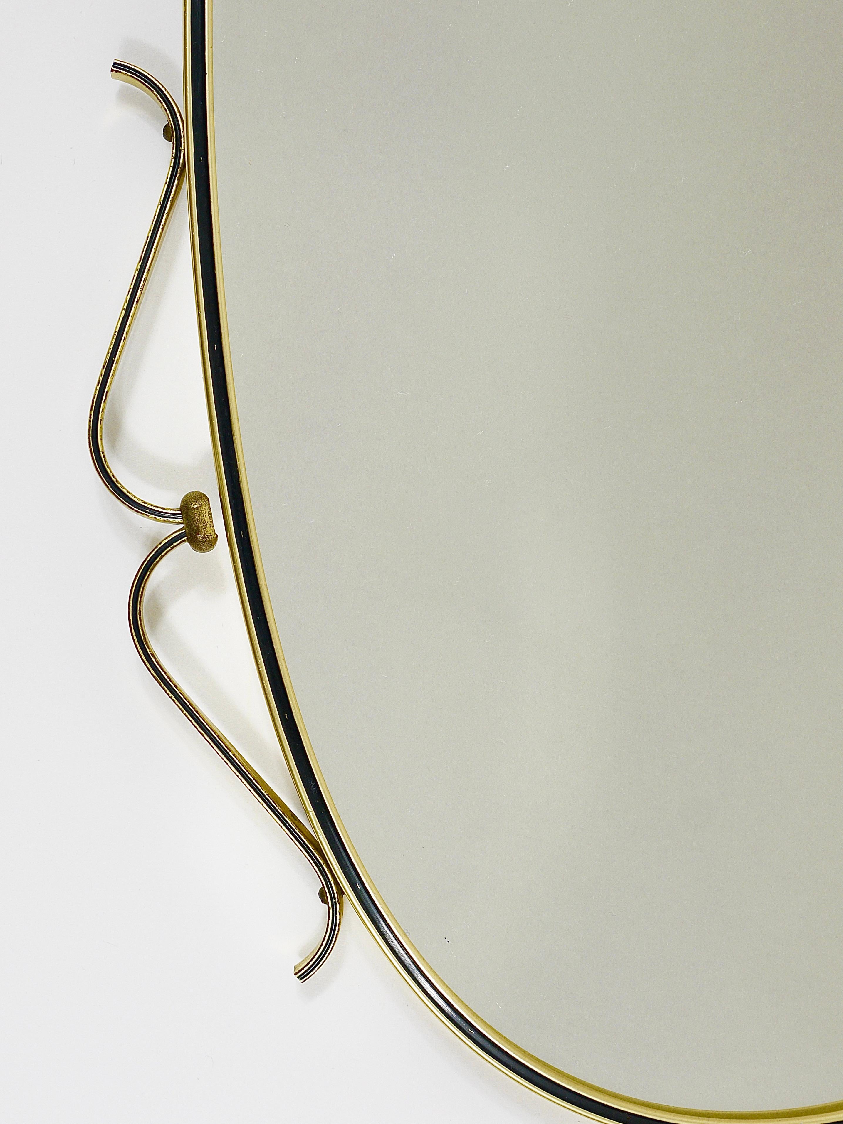 Midcentury Modern Eleganter Wandspiegel aus Messing und Schwarz, Italien, 1950er Jahre im Angebot 5
