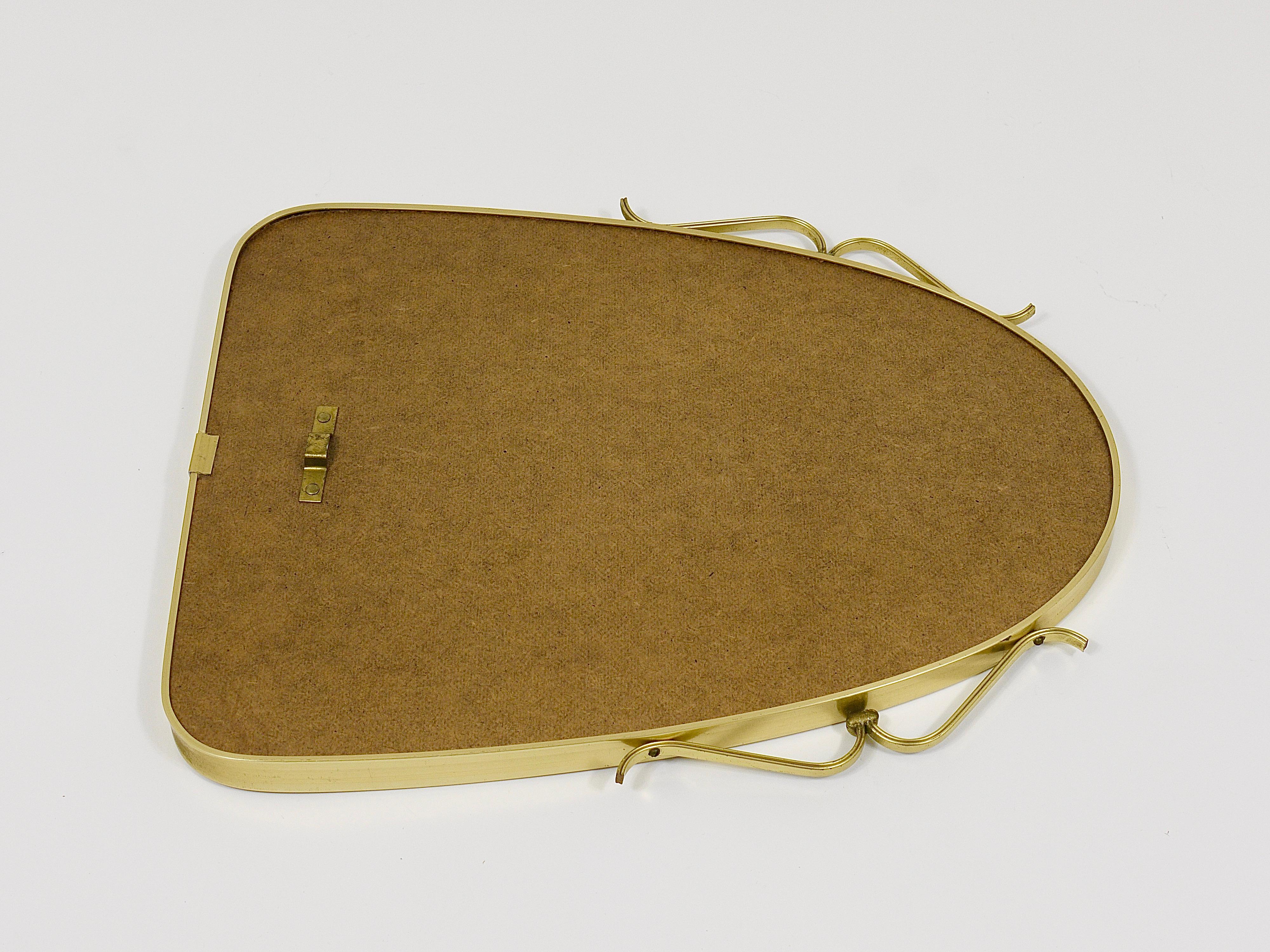 Midcentury Modern Eleganter Wandspiegel aus Messing und Schwarz, Italien, 1950er Jahre im Angebot 10