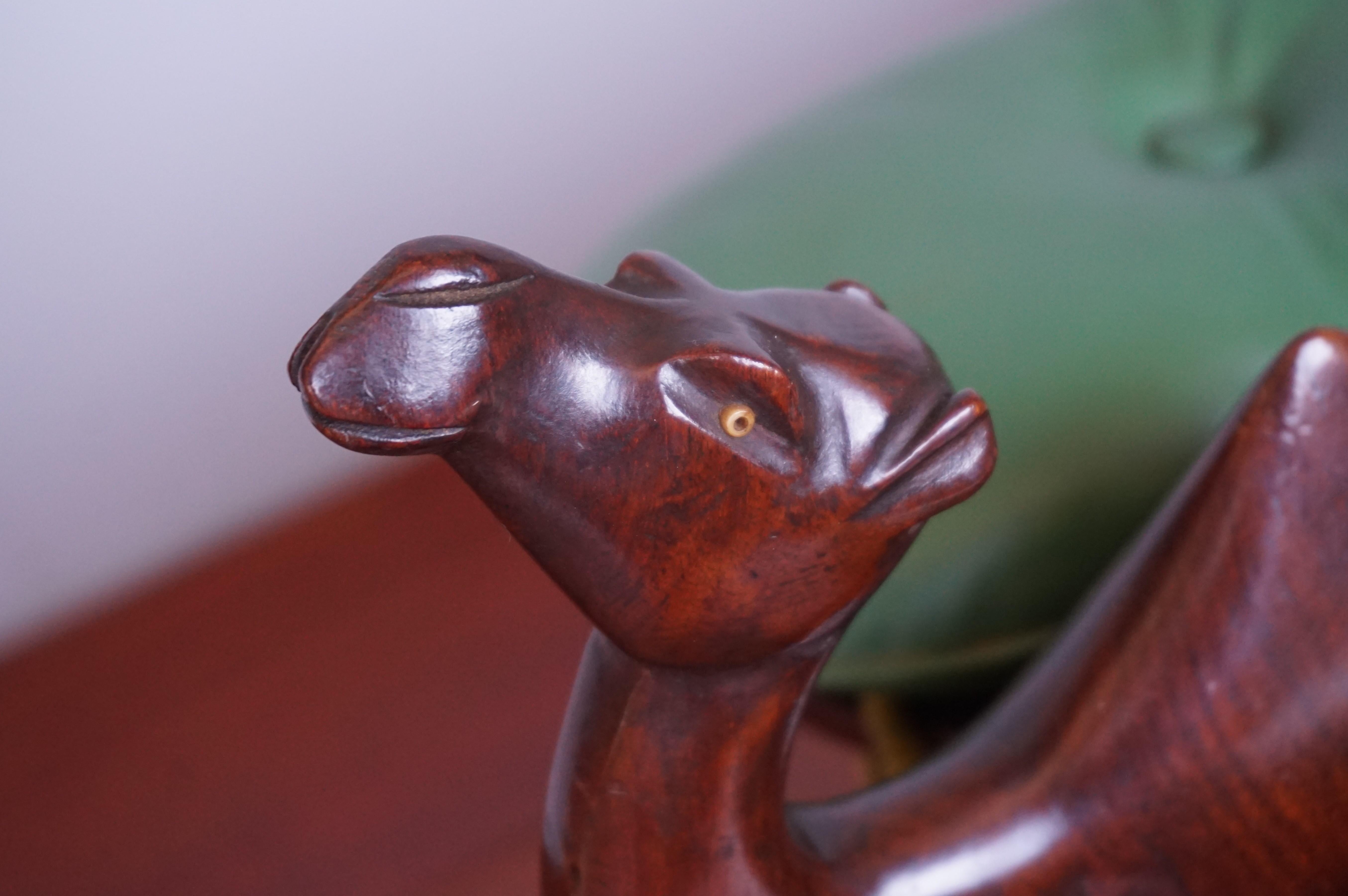Midcentury Modern Era Tropical Hardwood & Skai Leather Stool W. Camel Sculptures In Good Condition For Sale In Lisse, NL