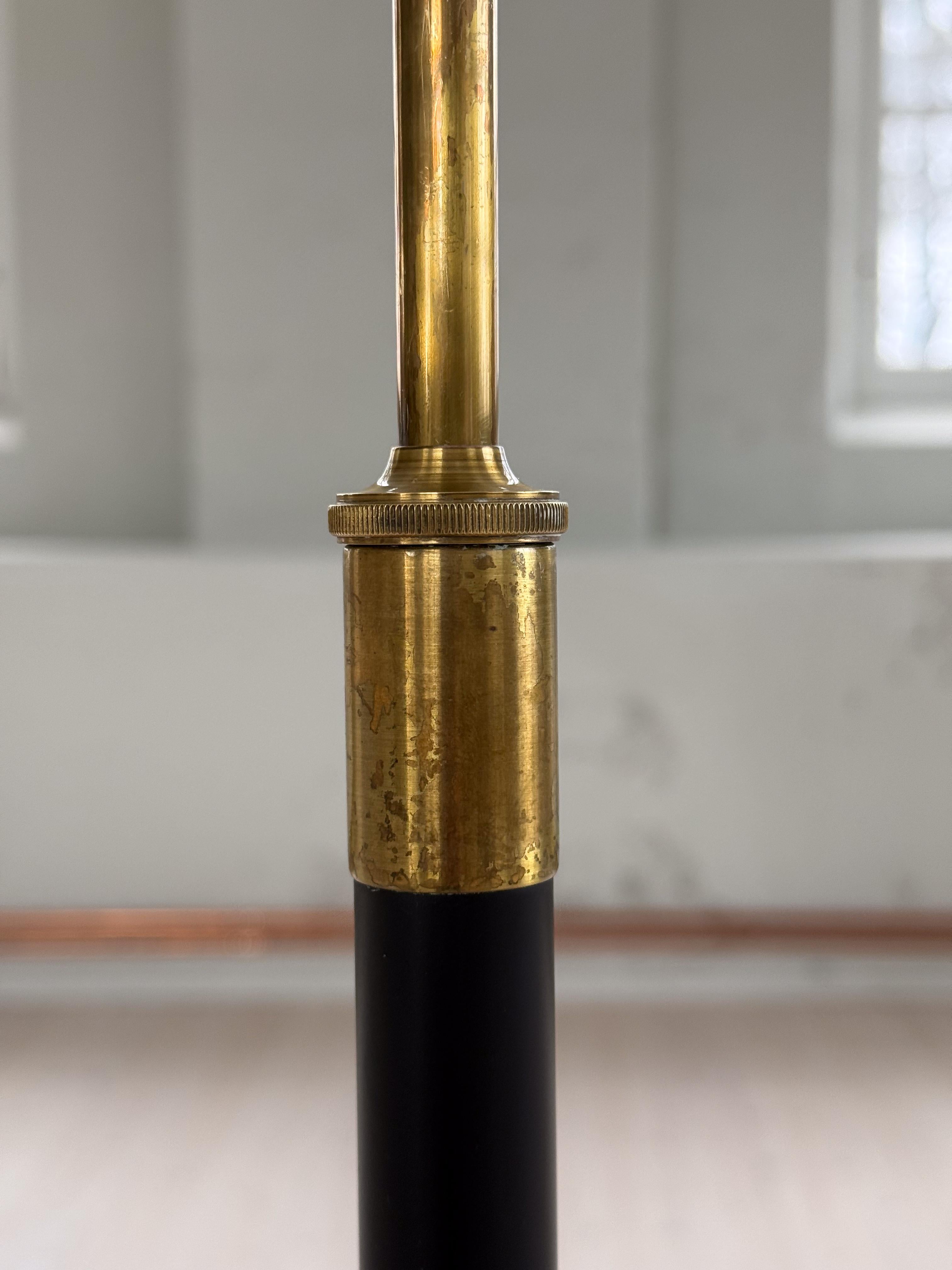 Lampada da terra moderna del MidCentury Aage Petersen, per Le Klint, Danimarca, anni '70 in vendita 3