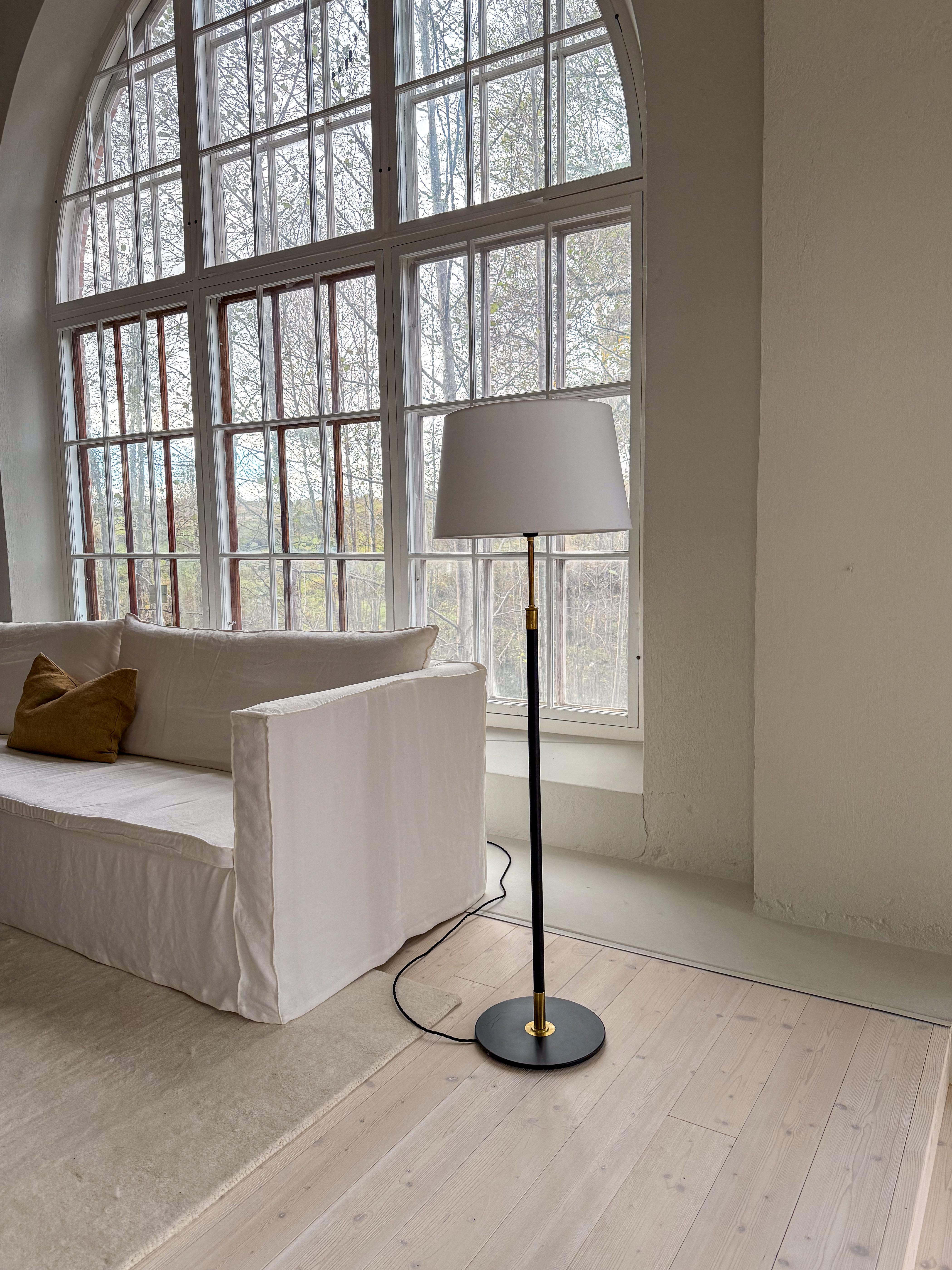 Scandinavo moderno Lampada da terra moderna del MidCentury Aage Petersen, per Le Klint, Danimarca, anni '70 in vendita