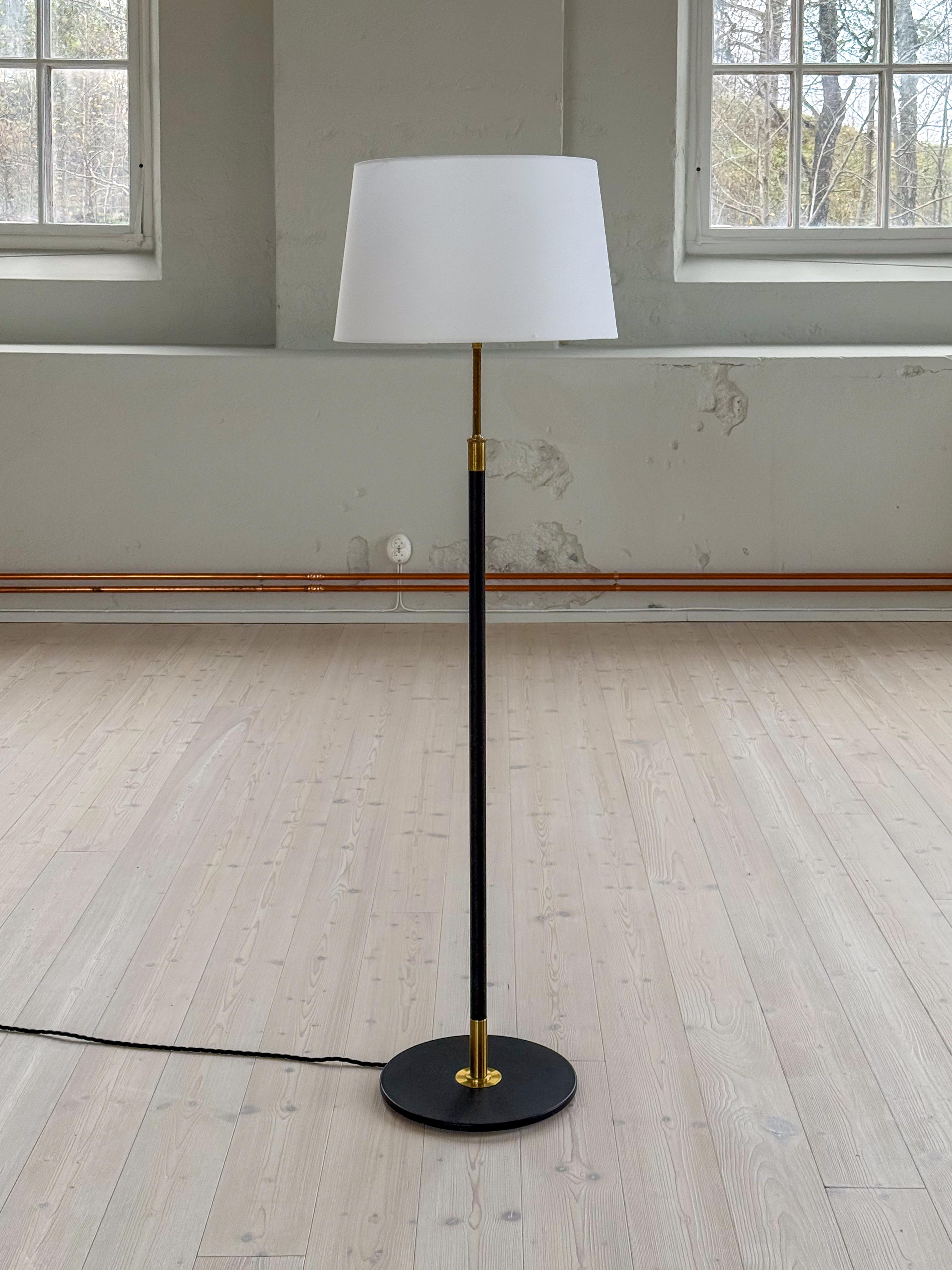 Fine XX secolo Lampada da terra moderna del MidCentury Aage Petersen, per Le Klint, Danimarca, anni '70 in vendita