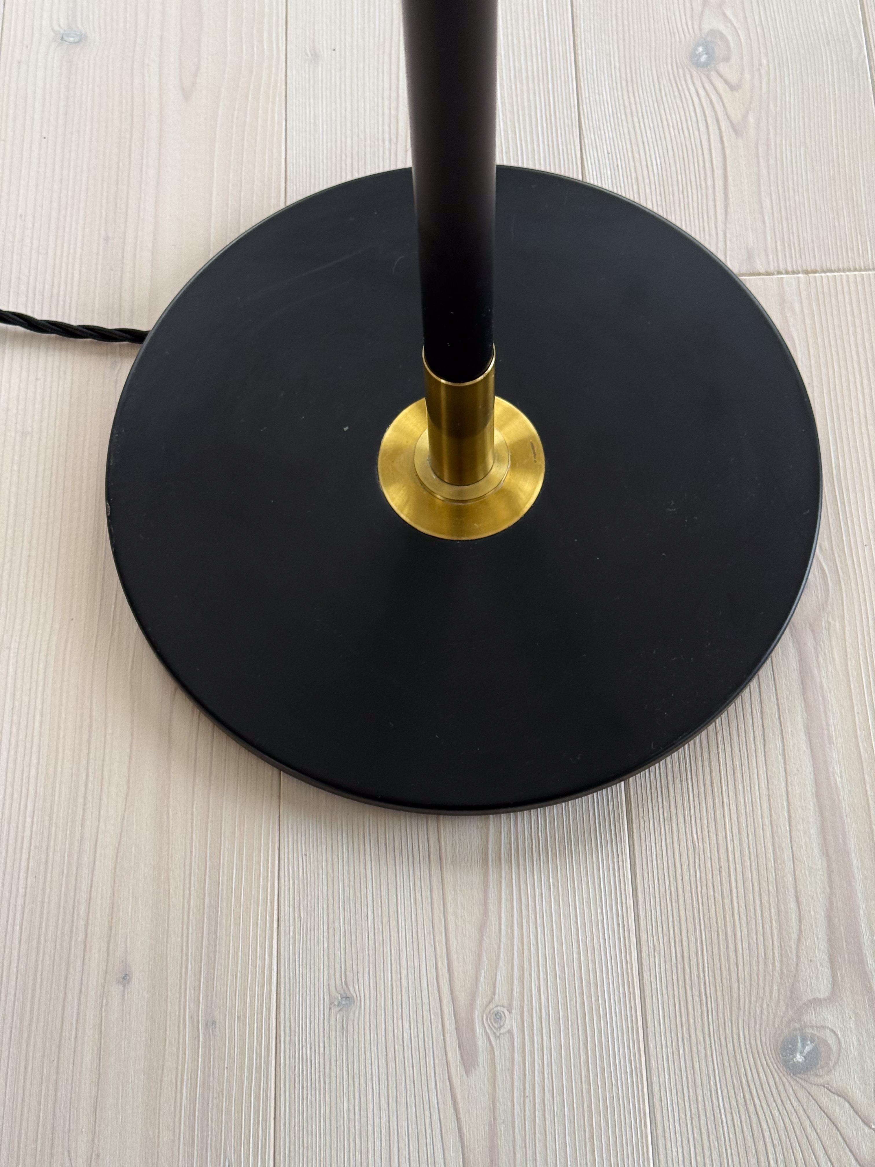 Ottone Lampada da terra moderna del MidCentury Aage Petersen, per Le Klint, Danimarca, anni '70 in vendita