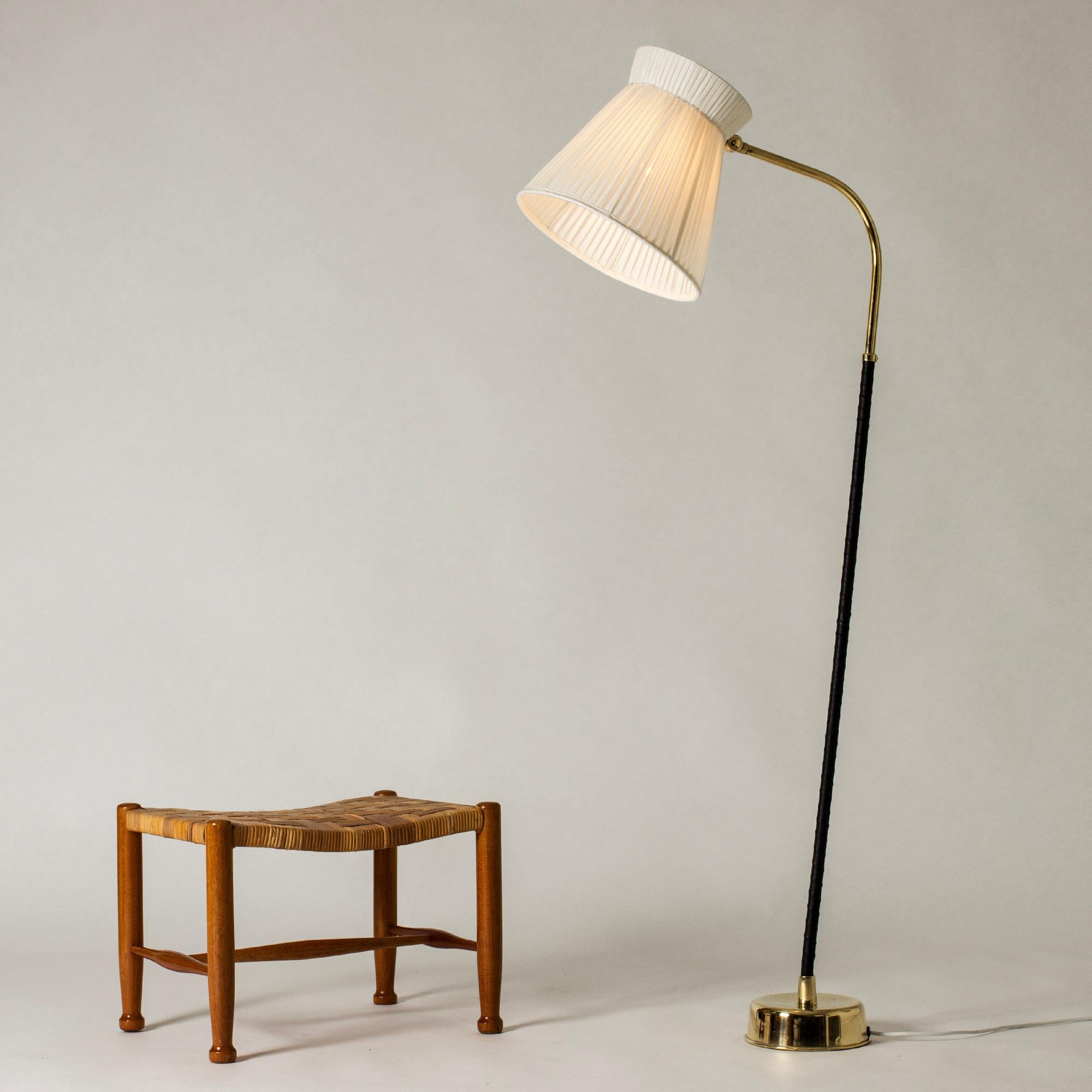 Moderne Stehlampe aus der Mitte des Jahrhunderts von Lisa Johansson-Pape für Orno, Finnland im Angebot 3