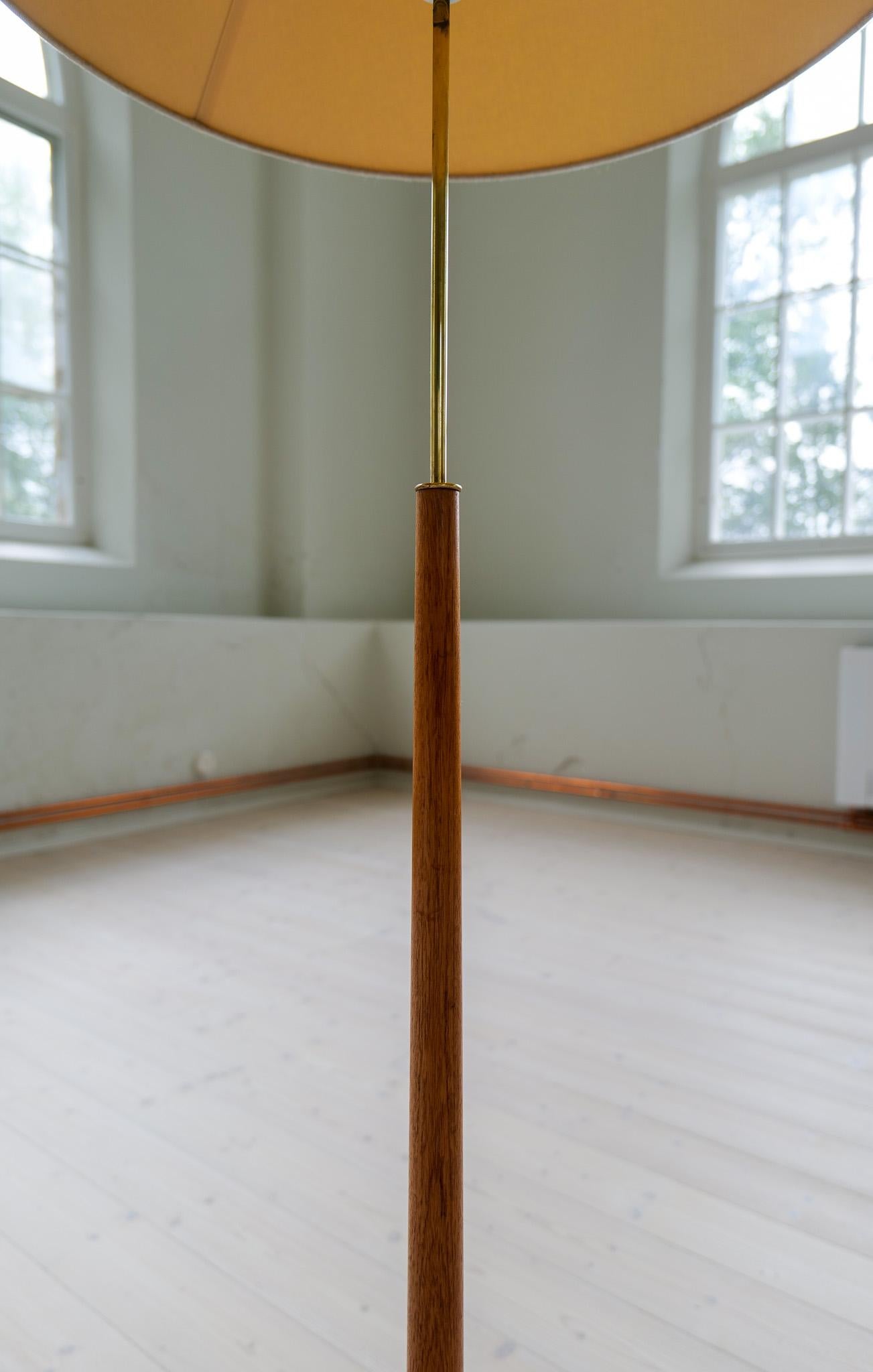 Lampadaire moderne du milieu du siècle, teck et laiton Bergboms, Suède, années 1960 en vente 4
