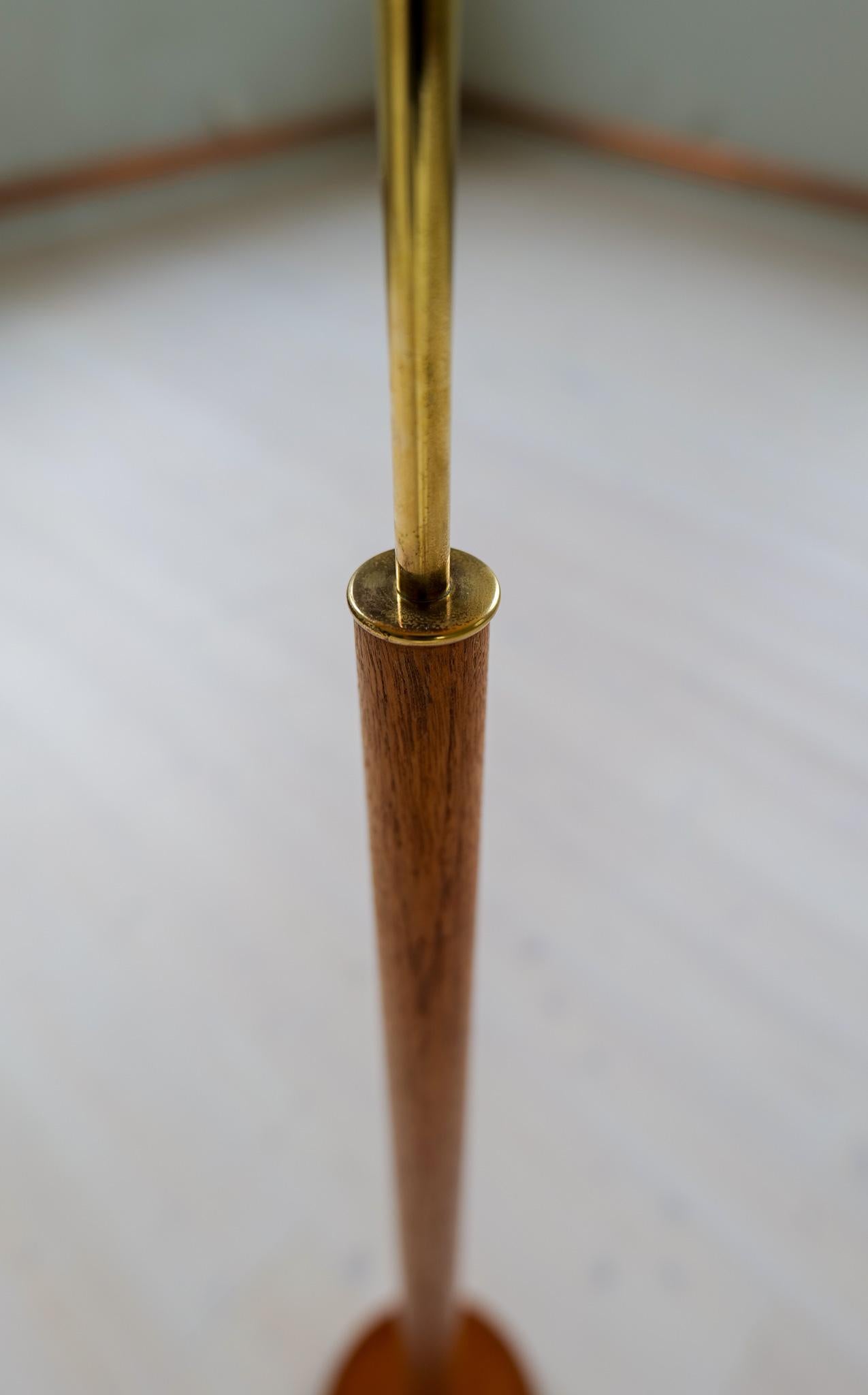 Lampadaire moderne du milieu du siècle, teck et laiton Bergboms, Suède, années 1960 en vente 5