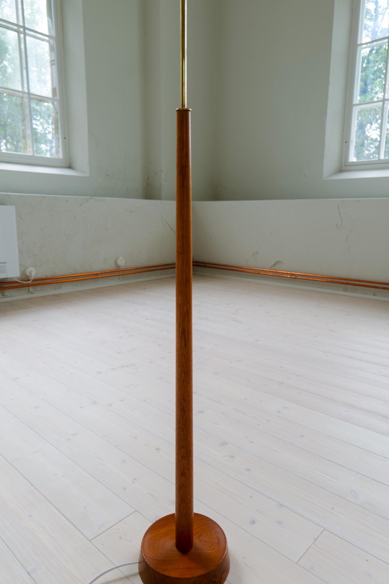 Lampadaire moderne du milieu du siècle, teck et laiton Bergboms, Suède, années 1960 en vente 6