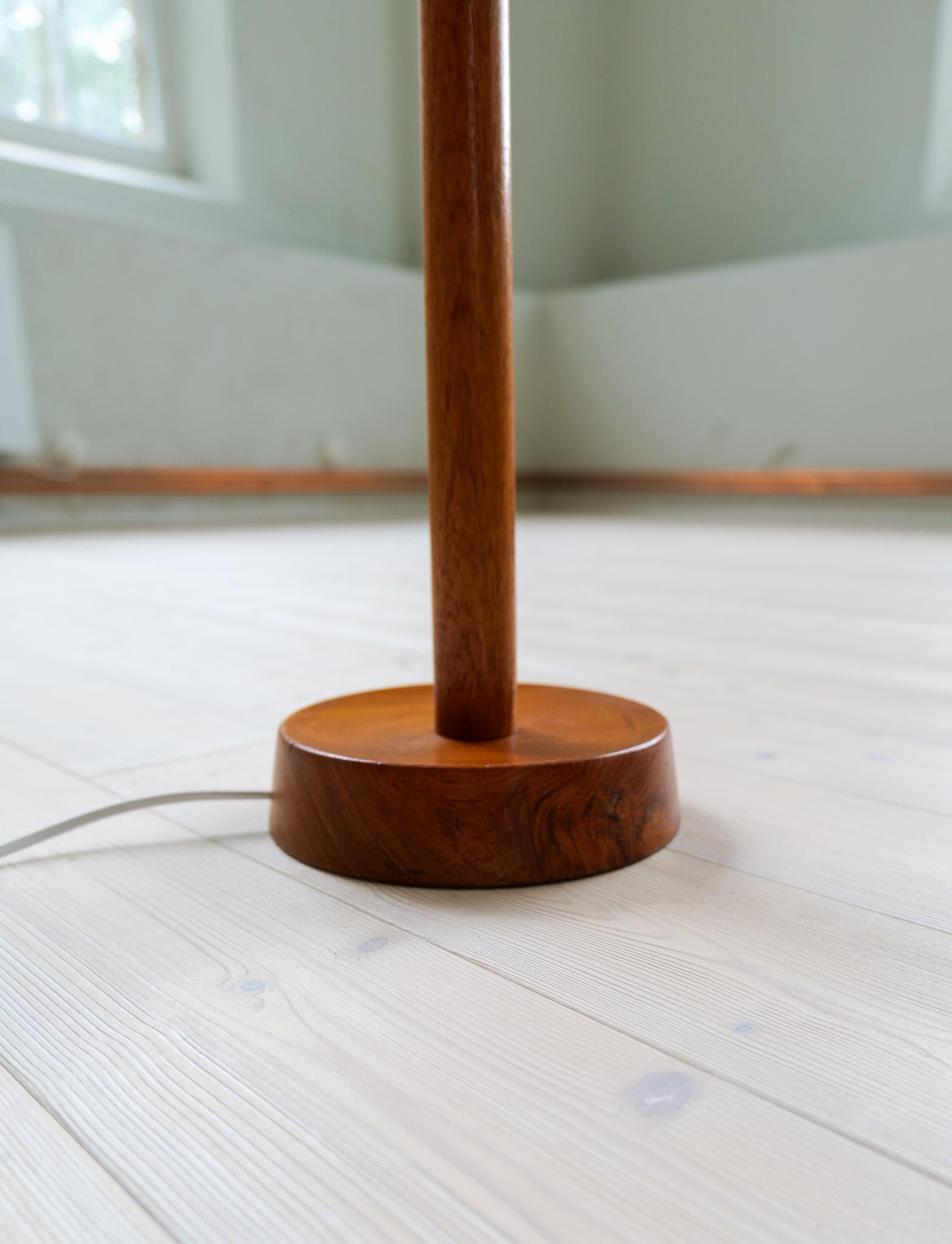 Lampadaire moderne du milieu du siècle, teck et laiton Bergboms, Suède, années 1960 en vente 7