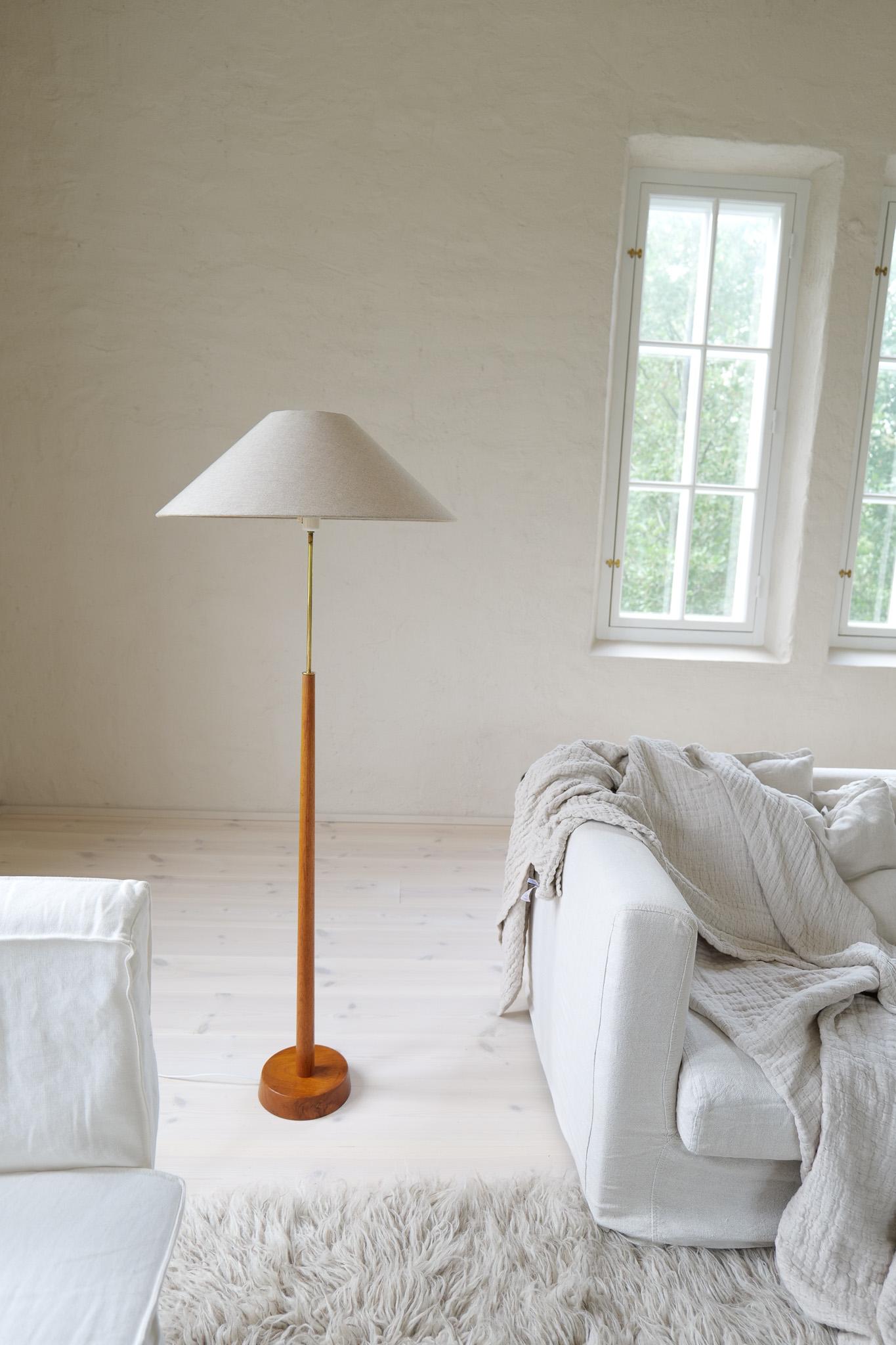 Lampadaire moderne du milieu du siècle, teck et laiton Bergboms, Suède, années 1960 en vente 1