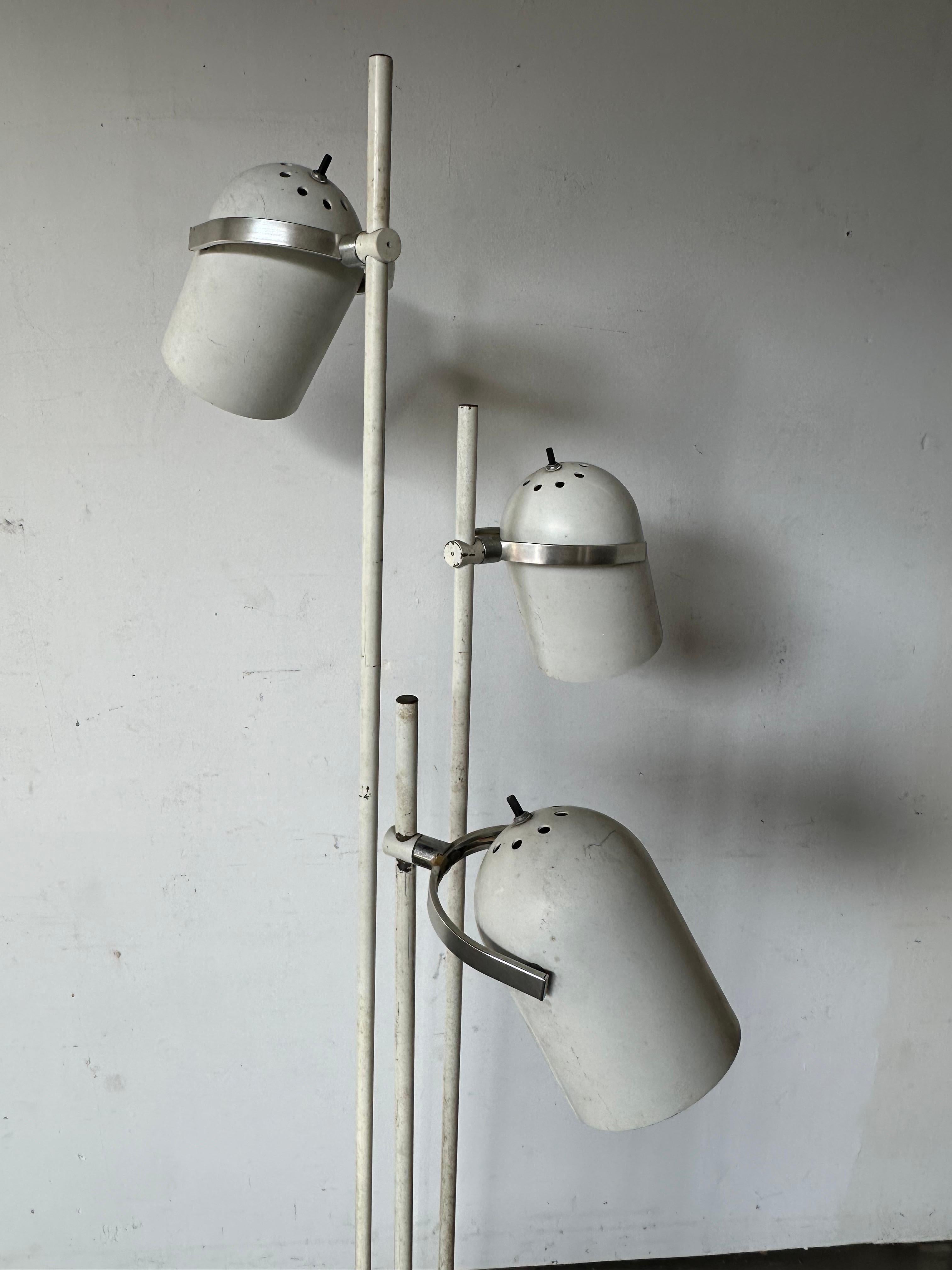Midcentury Modern Floor Lamp with Articulating Pivoting Shades by Lightolier For Sale 3