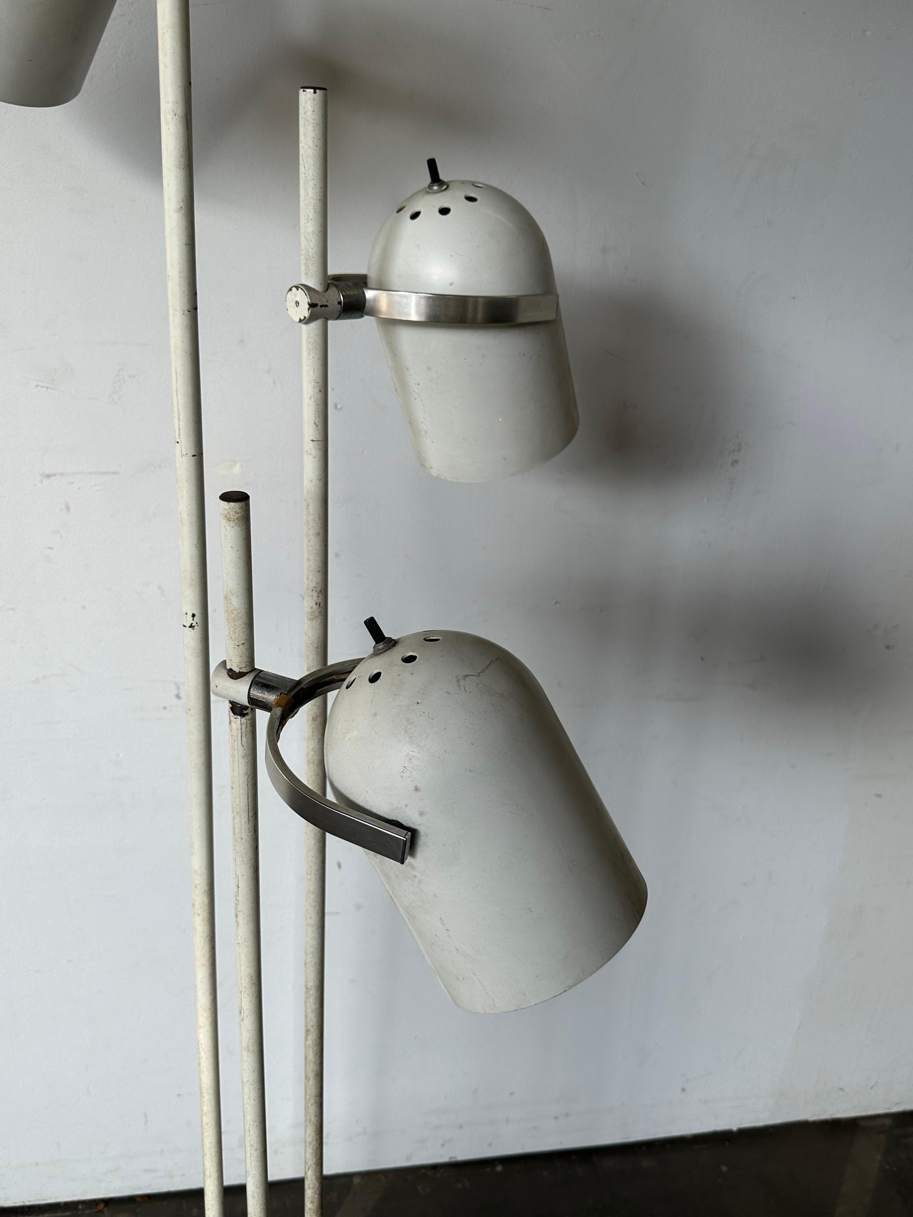 Midcentury Modern Floor Lamp with Articulating Pivoting Shades by Lightolier For Sale 4