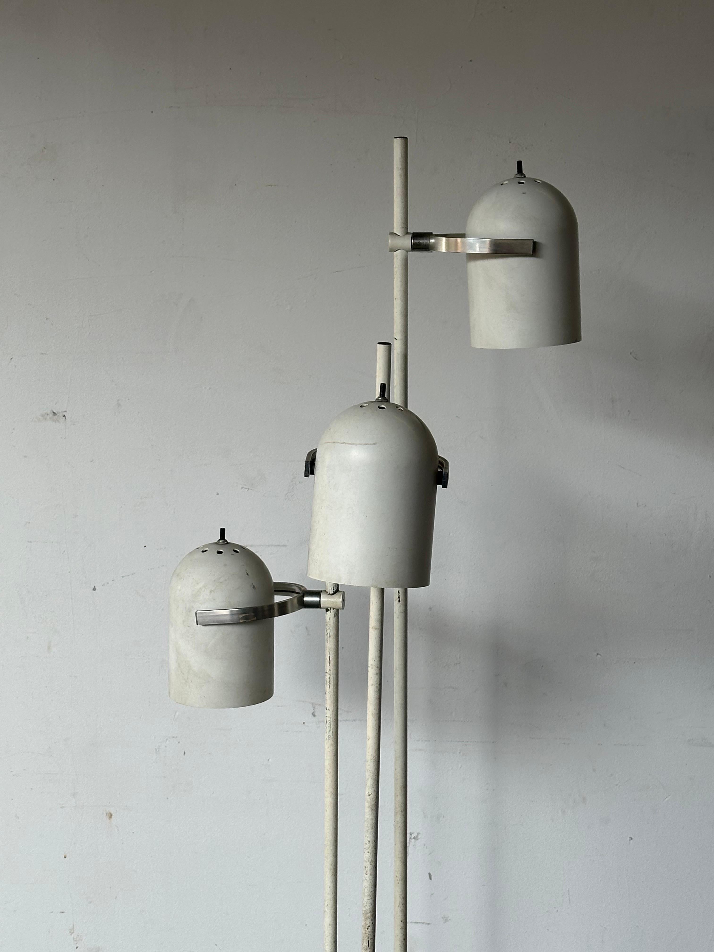Metal Midcentury Modern Floor Lamp with Articulating Pivoting Shades by Lightolier For Sale