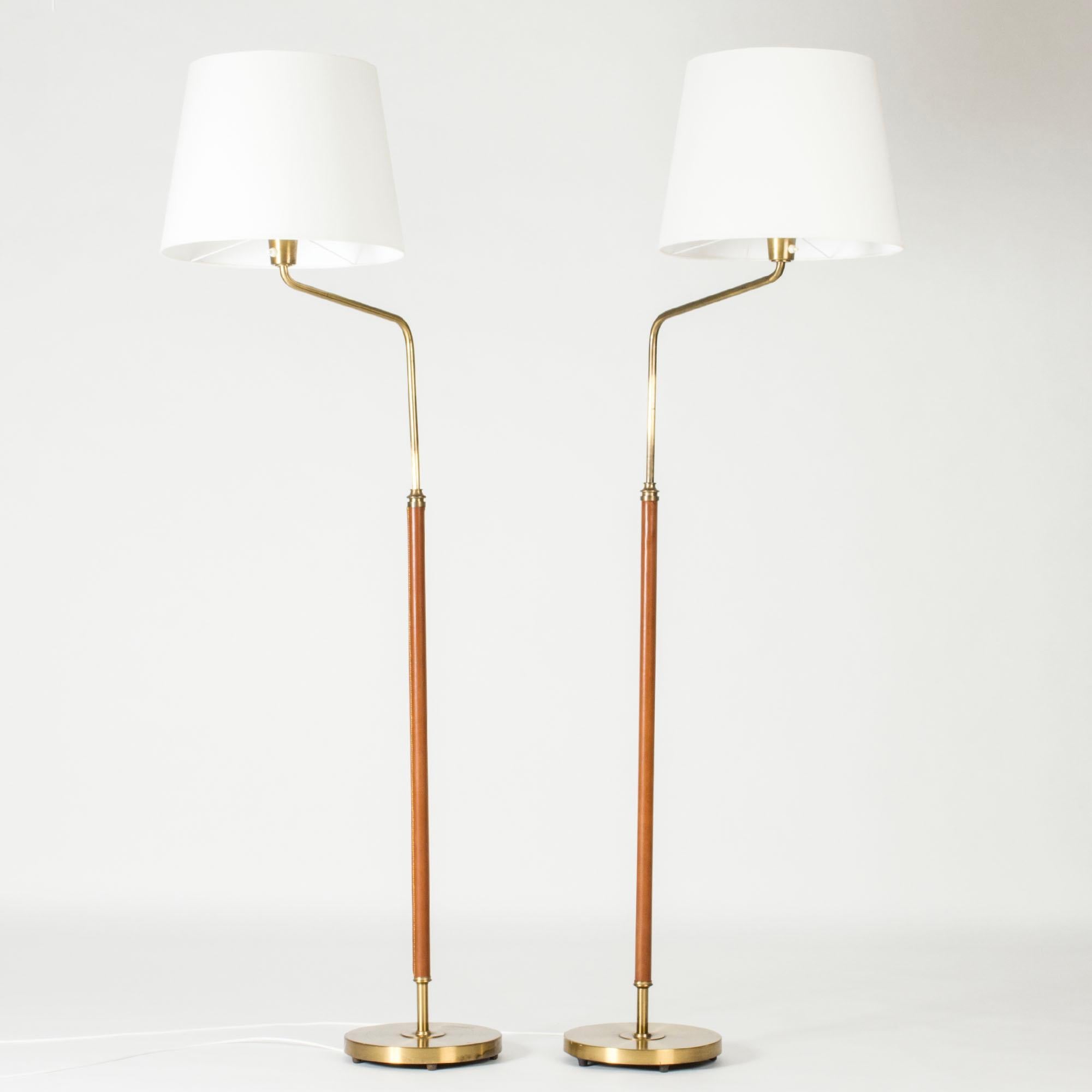 Moderne Stehlampen aus der Mitte des Jahrhunderts von Bertil Brisborg, NK, Schweden, 1940er Jahre (Leder) im Angebot