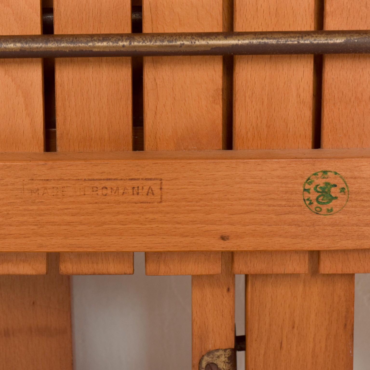 Satz von 4 Holzlattenstühlen Klappbare Leichtigkeit gemacht Rumänien 1970er 4