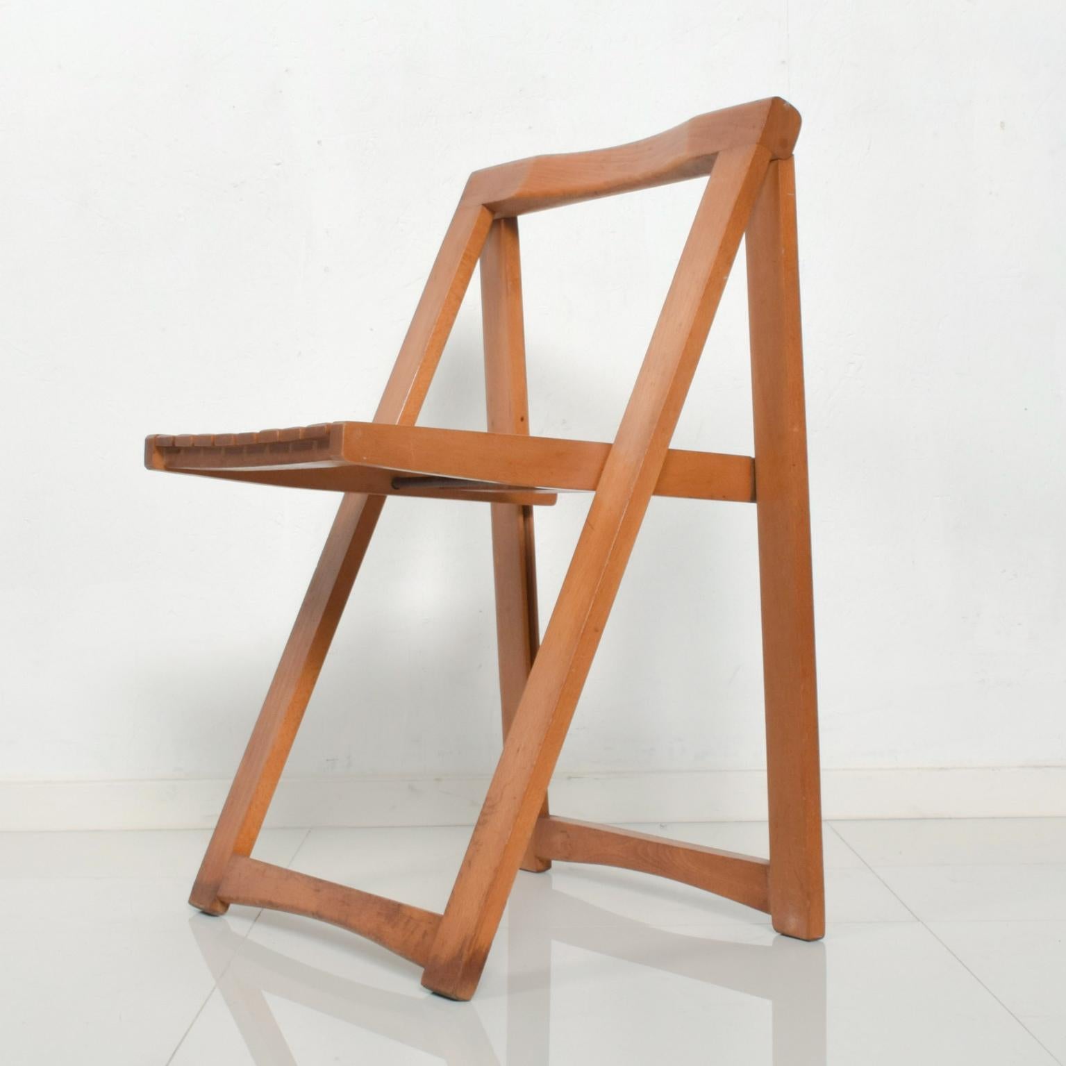 Mid-Century Modern Set of 4 Wood Slat Chairs Folding Ease Made Romania 1970s