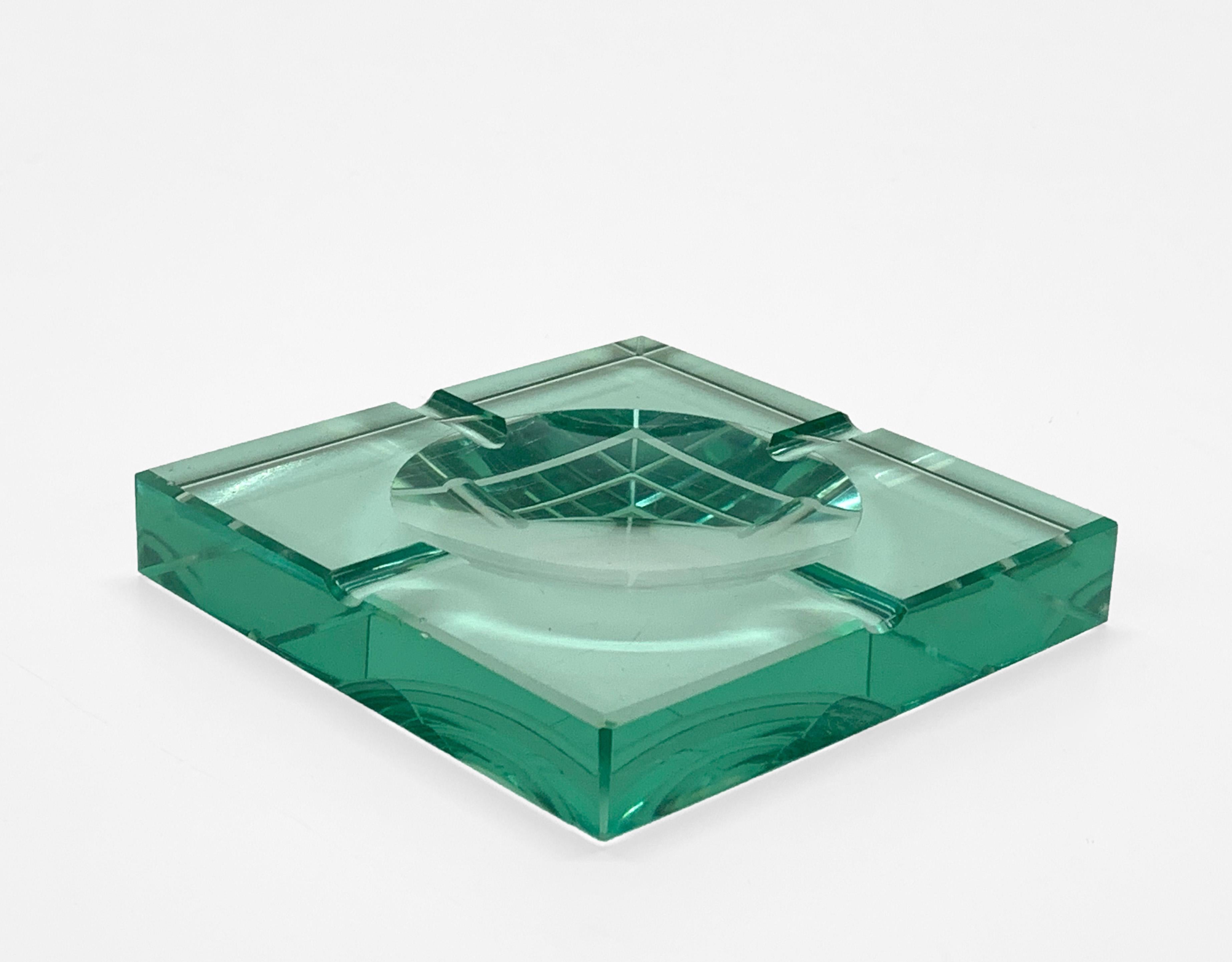 Amazing Mid-Century Modern green glass squared ashtray. This wonderful piece was produced by Fontana Arte in Italy during the 1960s.

The item is in squared green crystal glass with geometrical carving, the classical design by Fontana Arte from