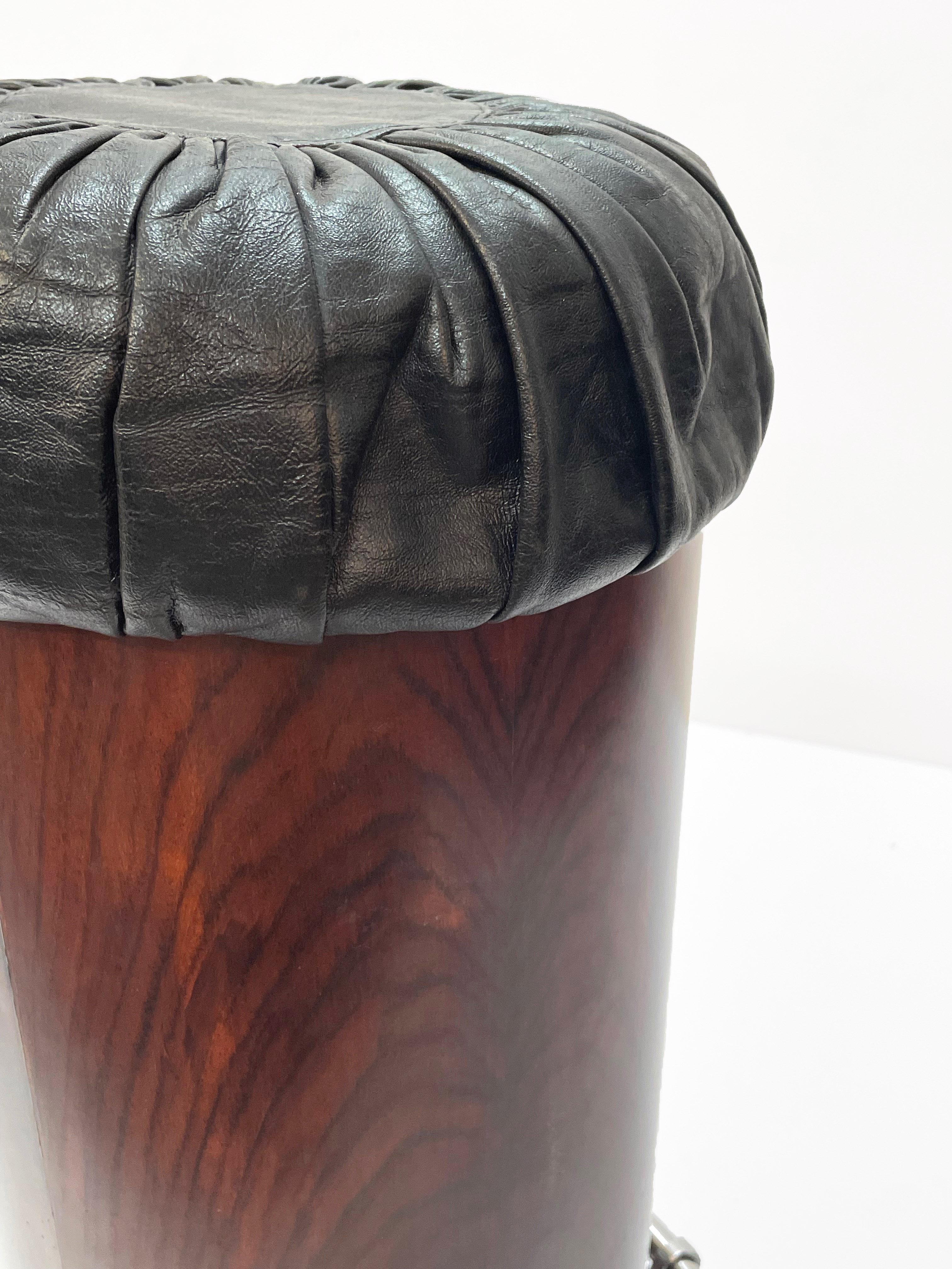 Tabouret de bar français moderne du milieu du siècle en bois, métal chromé et cuir noir, années 1930 en vente 7