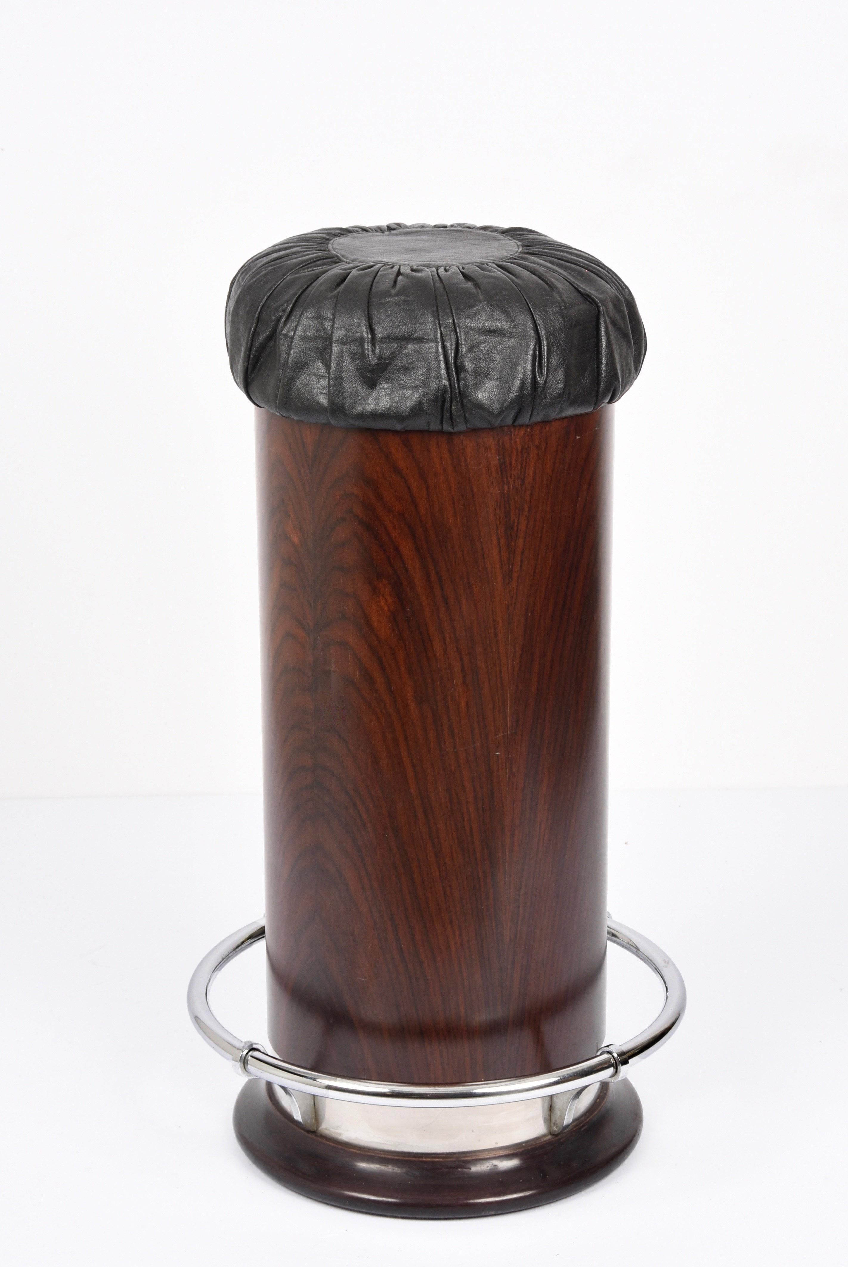 Milieu du XXe siècle Tabouret de bar français moderne du milieu du siècle en bois, métal chromé et cuir noir, années 1930 en vente