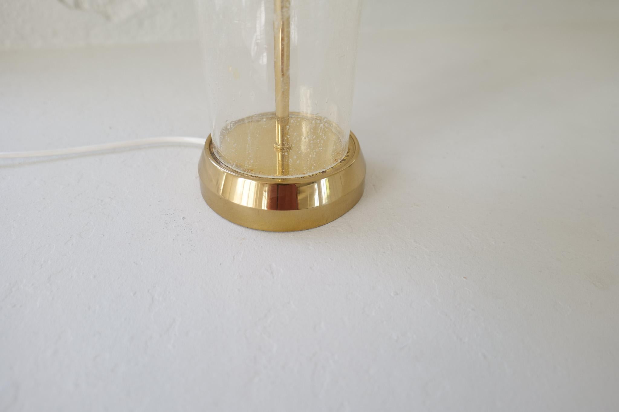 Lámpara moderna de sobremesa de cristal y latón de mediados de siglo Bergbom B-019 Suecia Años 60 en venta 2