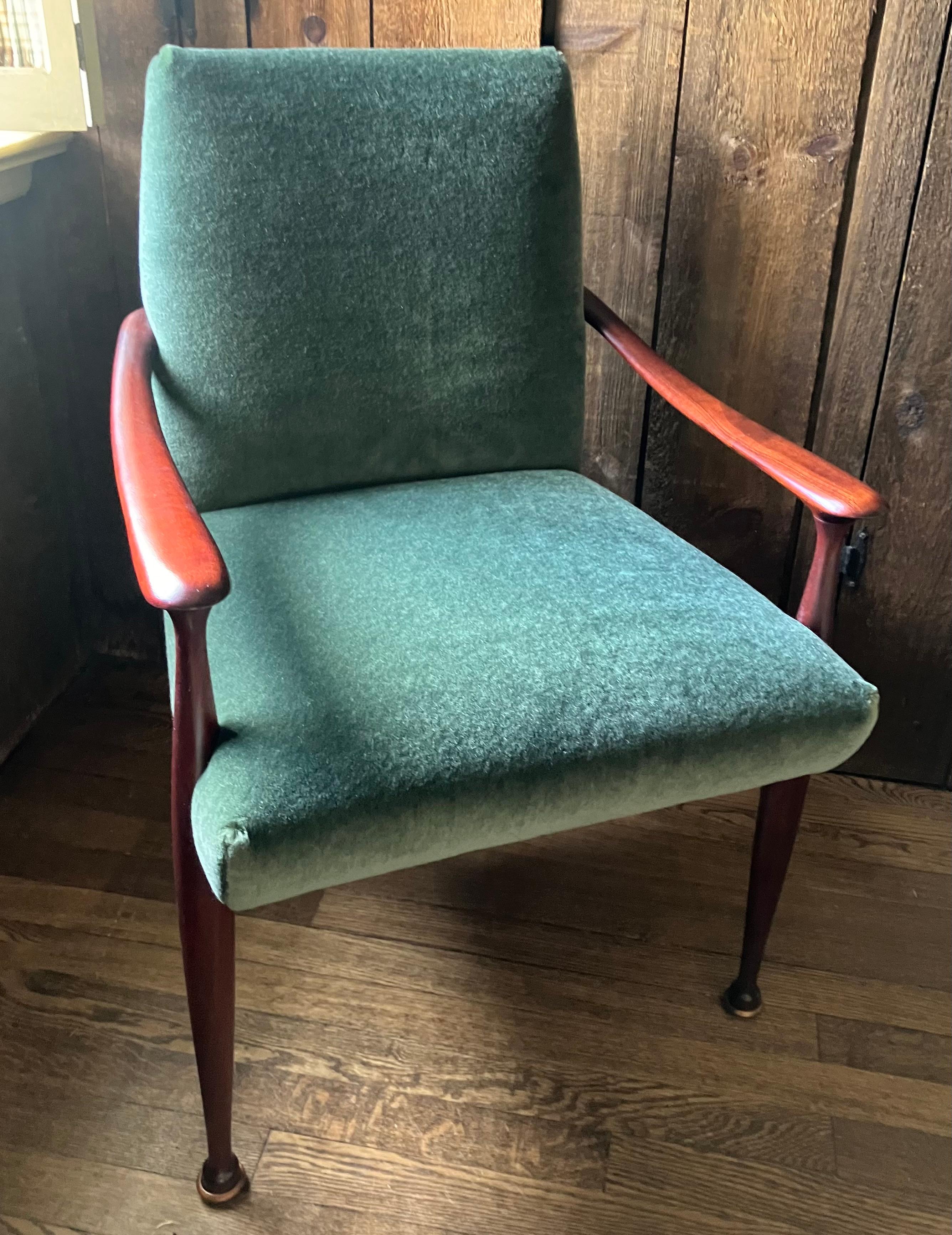 Sedia moderna di metà secolo in mohair verde in vendita 1