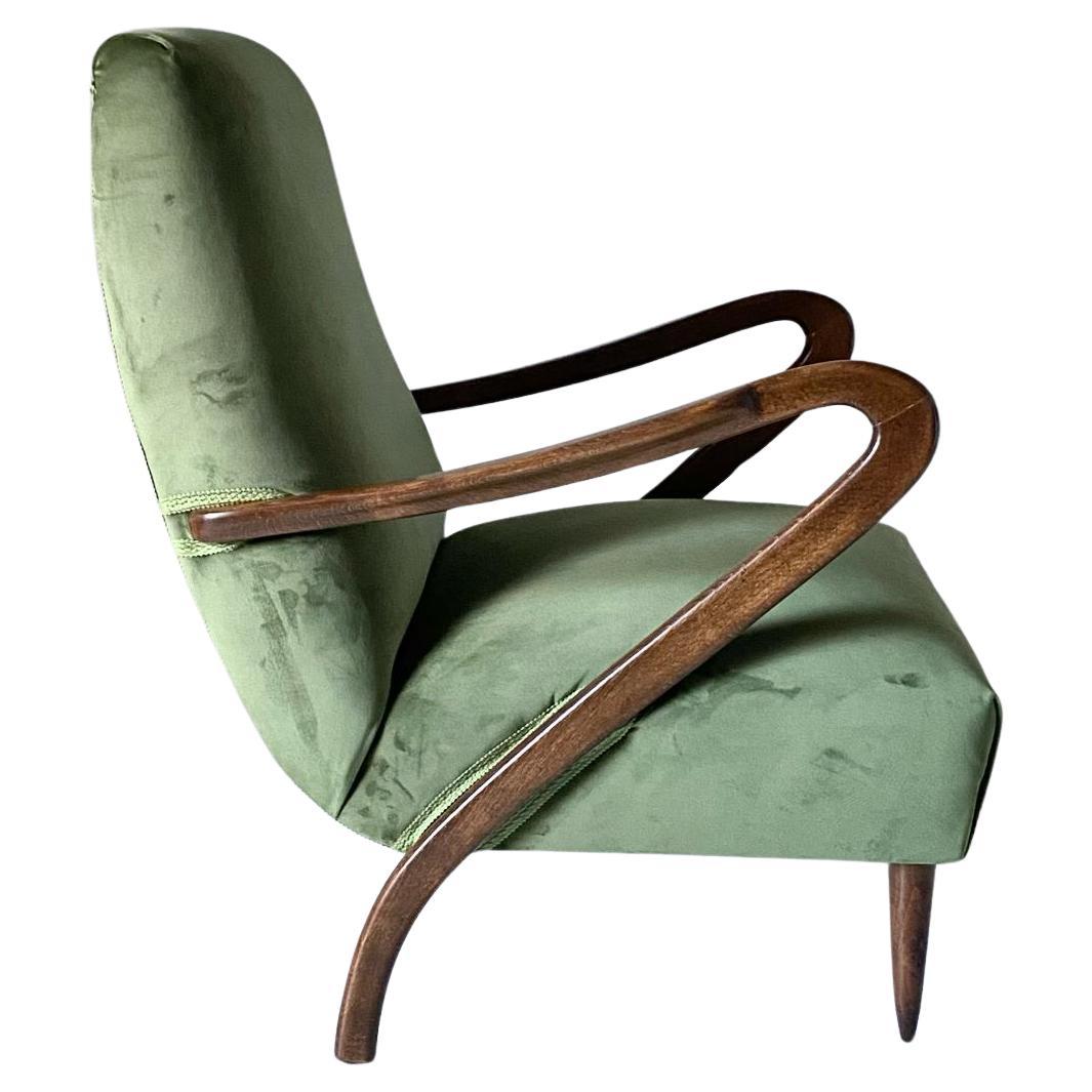 Mid Century Modern Green Velvet Armchair, Gugliemo Ulrich, Italy 1950 's

Early 1950 's armchair with curved wood arms, designed by Gugliemo Ulrich.

Touch of modern design mixed with the typical aesthetics of the 1950 's, make this armchair a piece