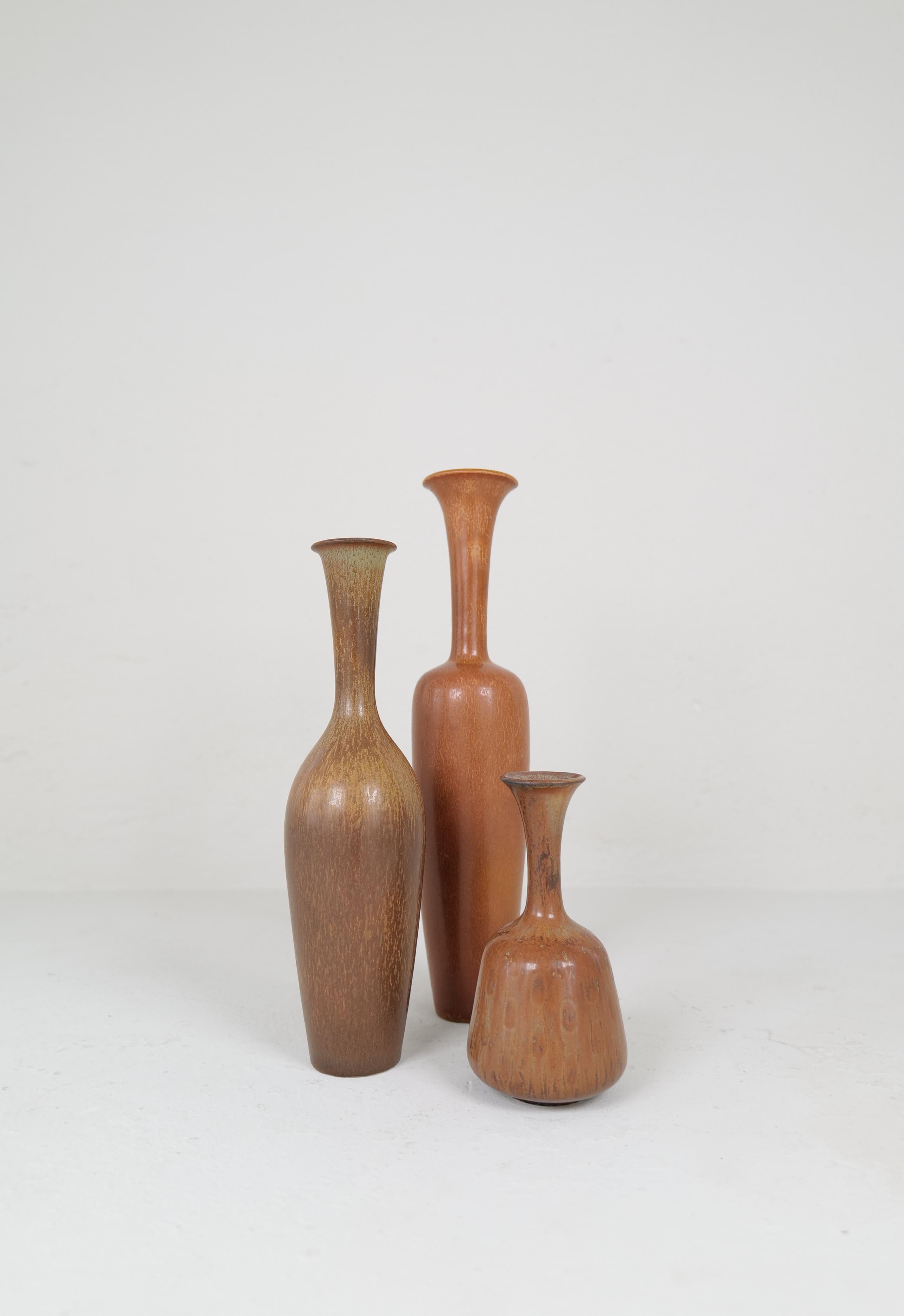 Groupe de 3 vases en terre The Moderns Rörstrand par Gunnar Nylund, Suède Bon état - En vente à Hillringsberg, SE