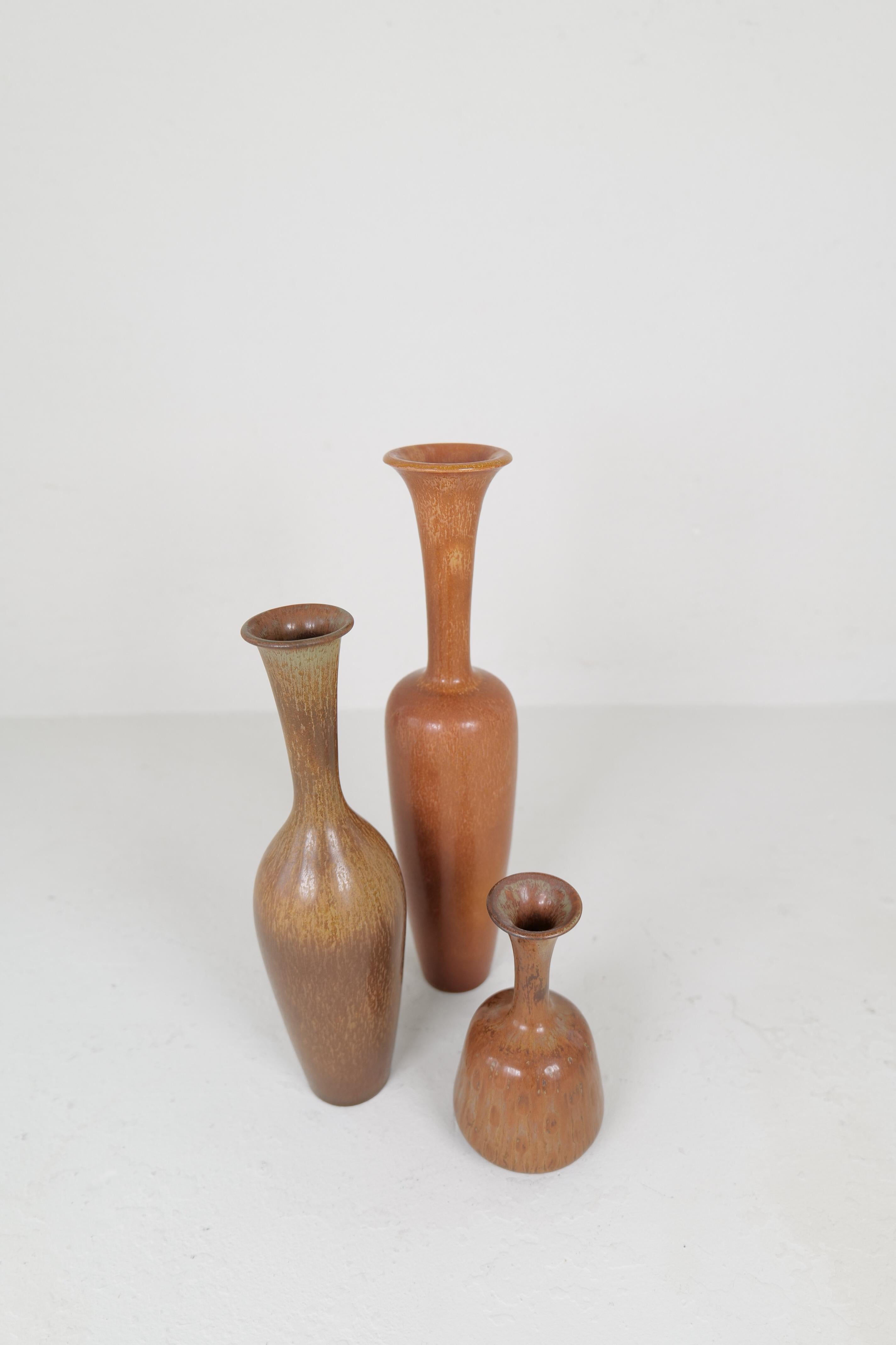 Grès Groupe de 3 vases en terre The Moderns Rörstrand par Gunnar Nylund, Suède en vente