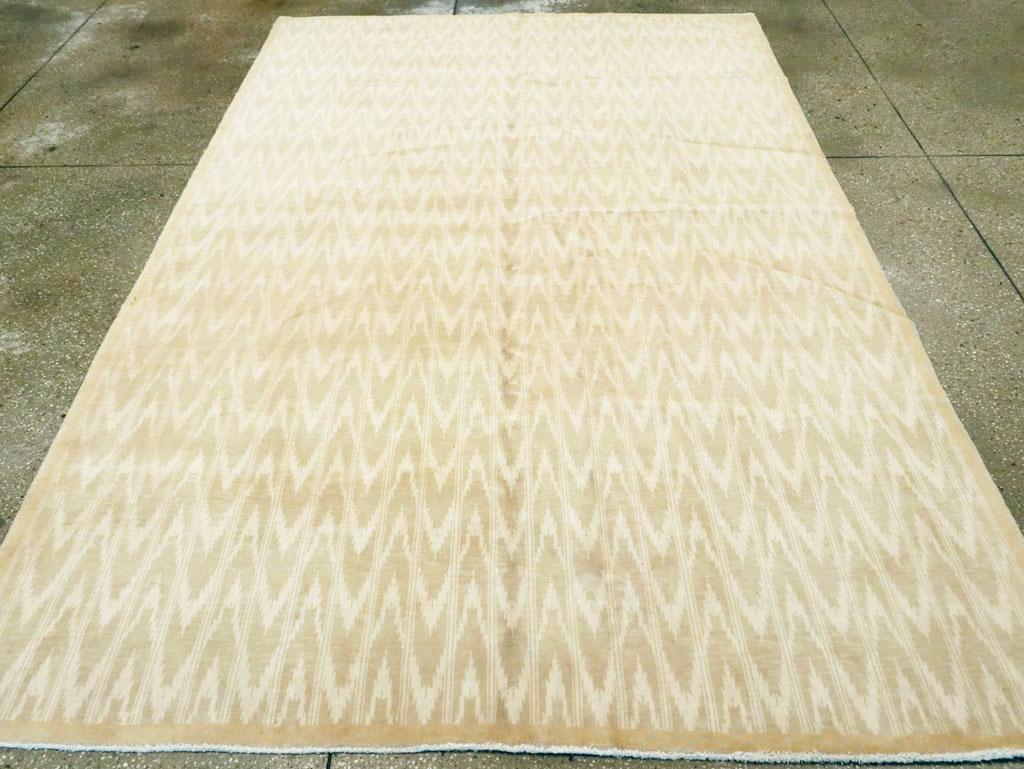 Midcentury Modern Handmade Accent Rug in Warm Beige and Ivory In Good Condition For Sale In New York, NY