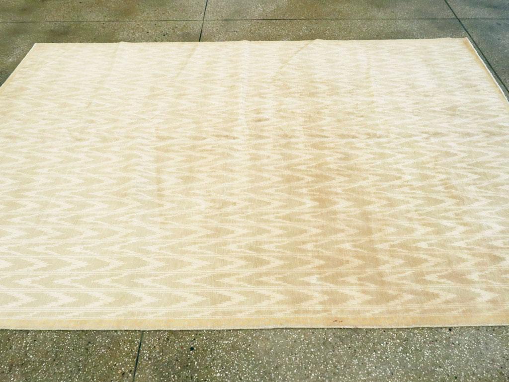 Cotton Midcentury Modern Handmade Accent Rug in Warm Beige and Ivory For Sale