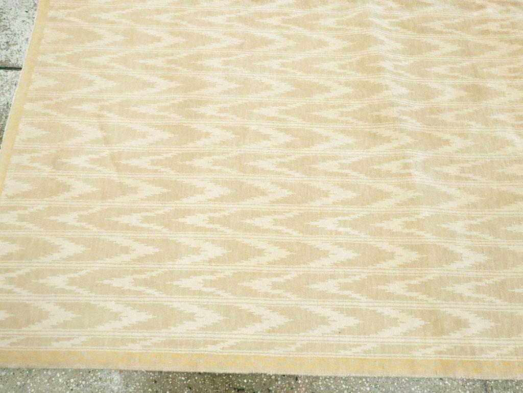 Midcentury Modern Handmade Accent Rug in Warm Beige and Ivory For Sale 1