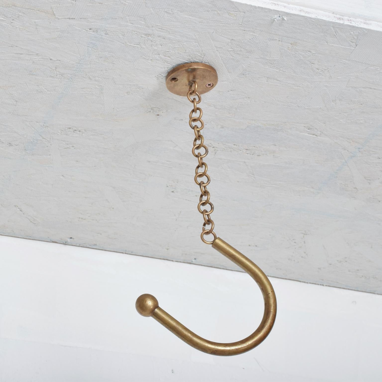 MidCentury Modern Hollywood Regency Bronze Coat Hanger w Chain Arturo Pani Valet In Good Condition In Chula Vista, CA