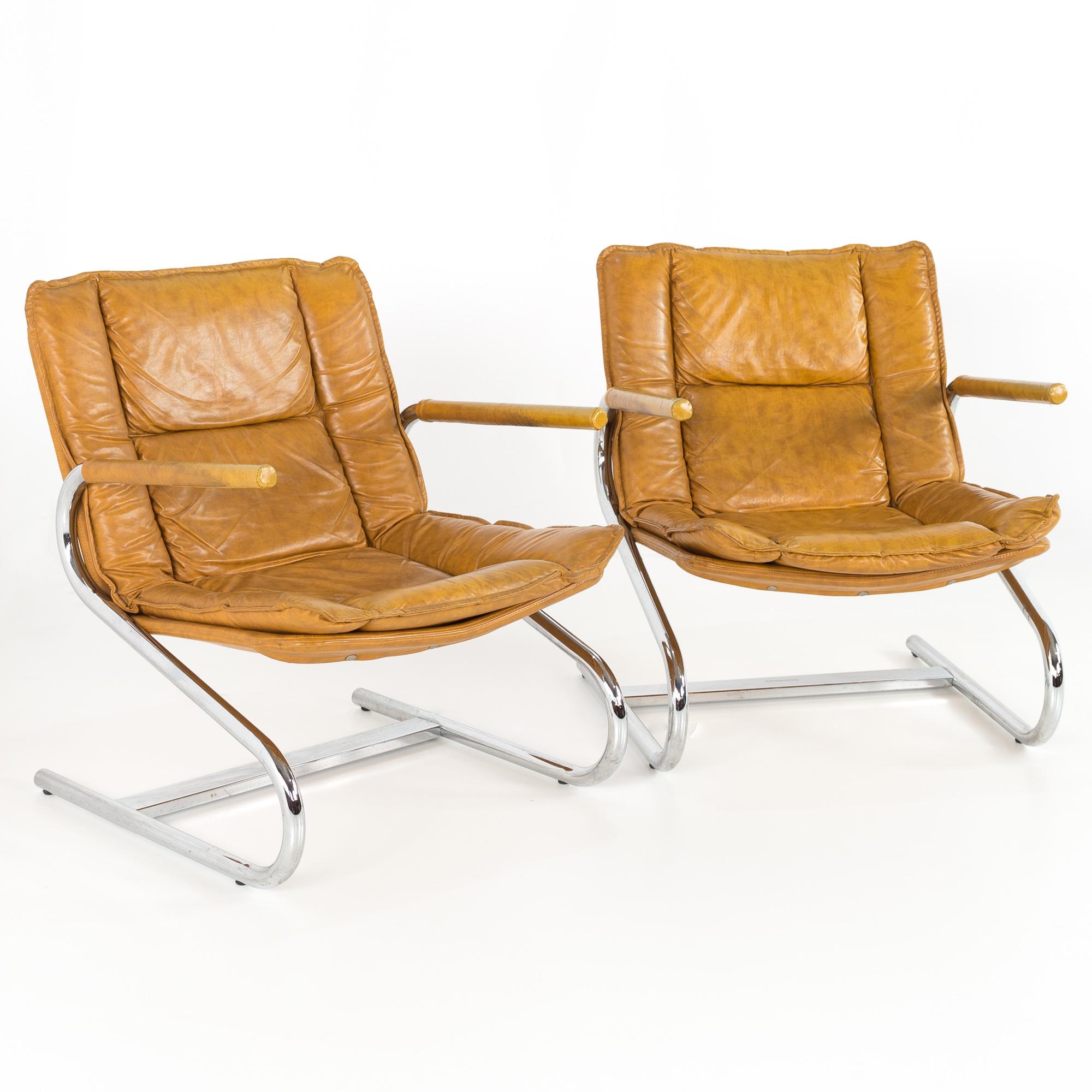 Mid-Century Modern Italian chrome Z-lounge chairs, pair
Each chair measures 24 wide x 26 deep x 29 high with a seat height of 15.5 inches

This piece is available in what we call restored vintage condition. Upon purchase it is thoroughly cleaned