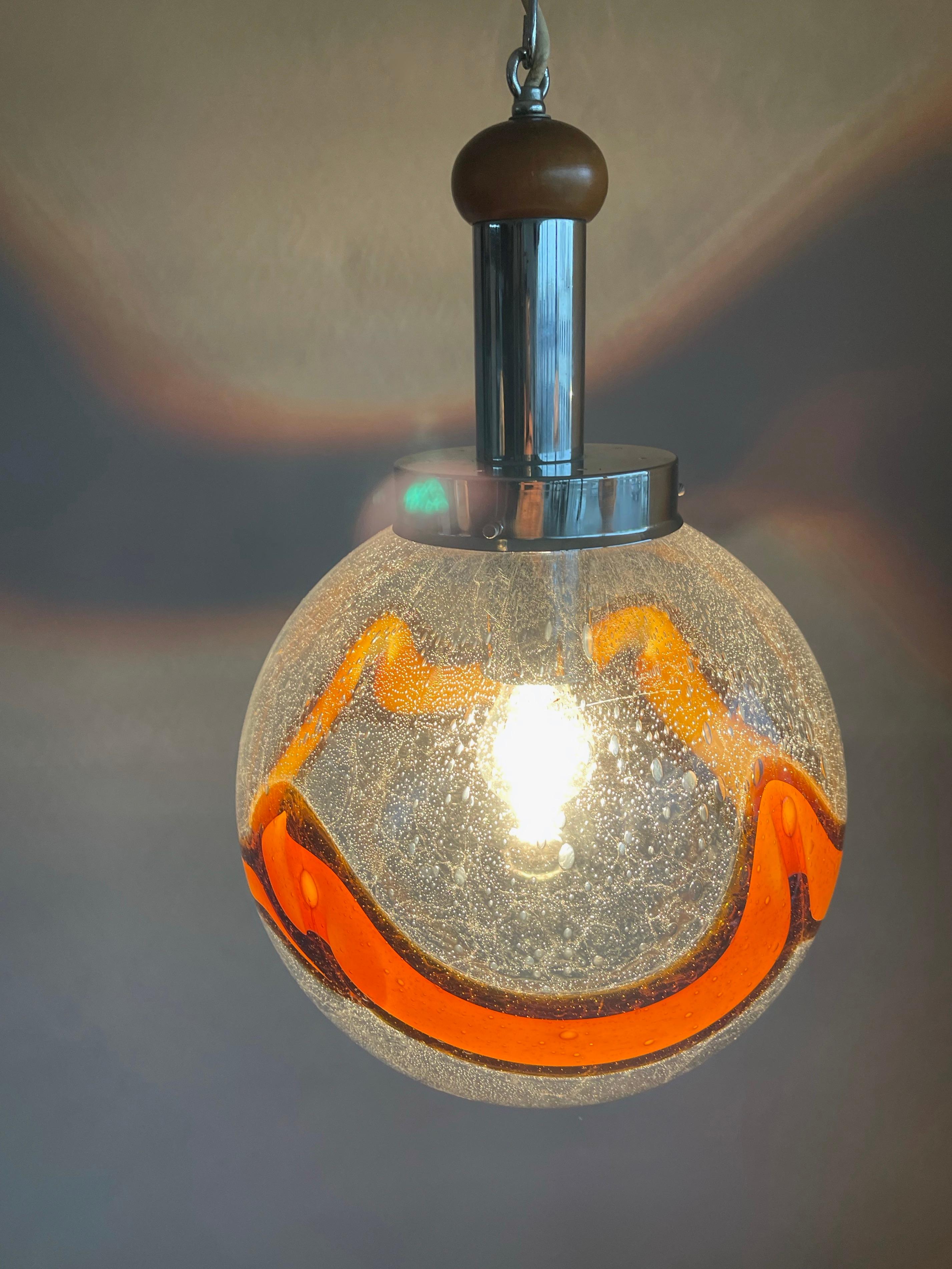 Mid-Century Modern Lampe à suspension italienne en verre d'art de Murano soufflé à la bouche coloré, mi-siècle moderne en vente