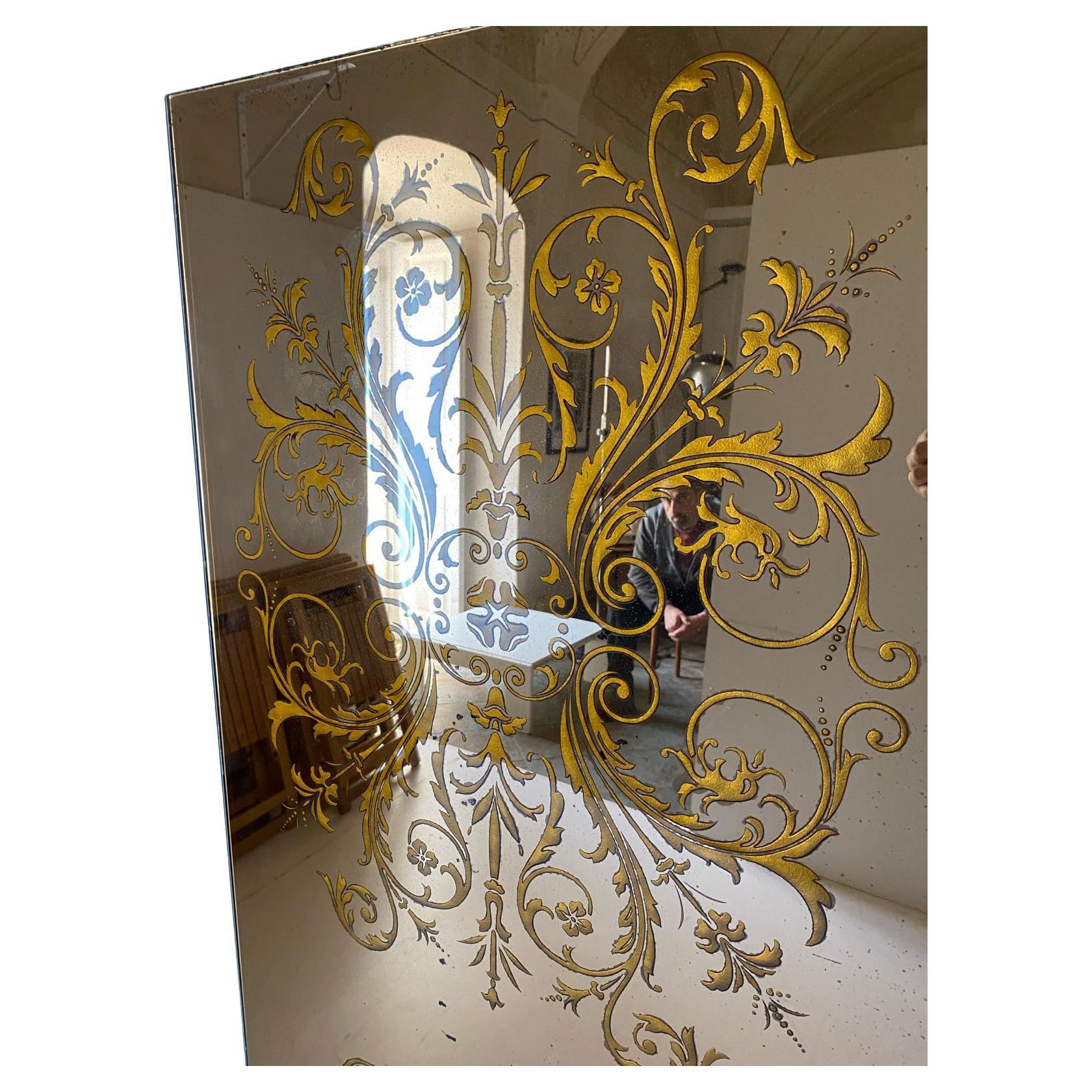 Espejo de pie de cristal decorado italiano moderno de mediados de siglo en venta 3