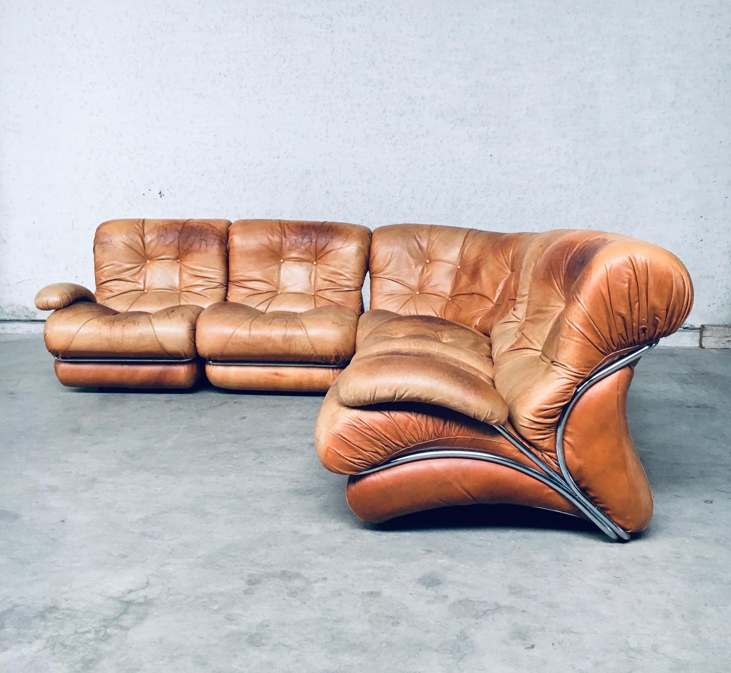 Italian Design COROLLA Leather Sectional Sofa by I.P.E. Italy 1970's In Good Condition For Sale In Oud-Turnhout, VAN